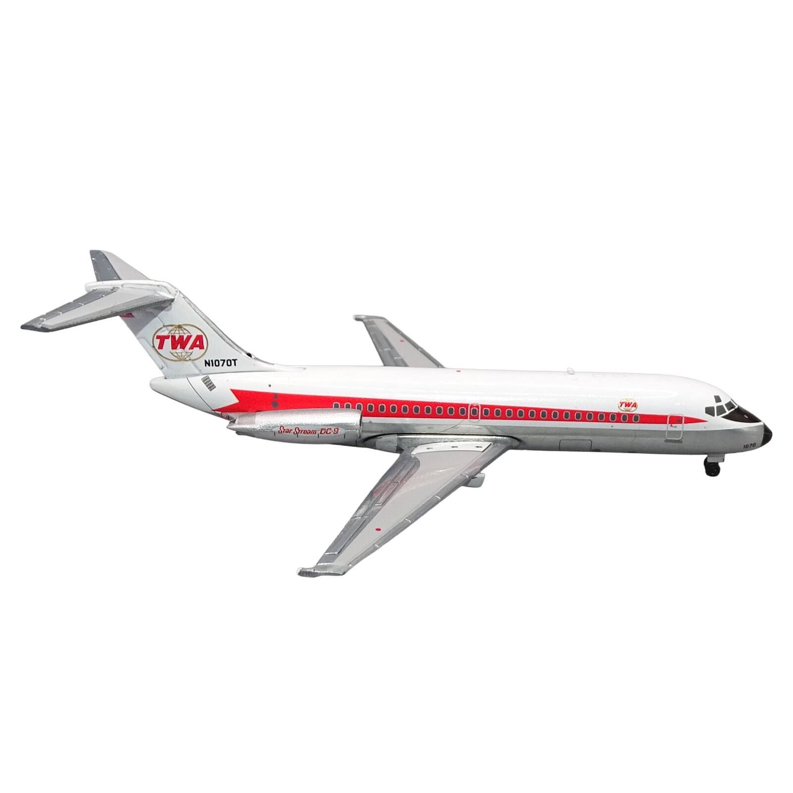 TWA N1070T  
TWA  
Star Stream DC9  
1670
