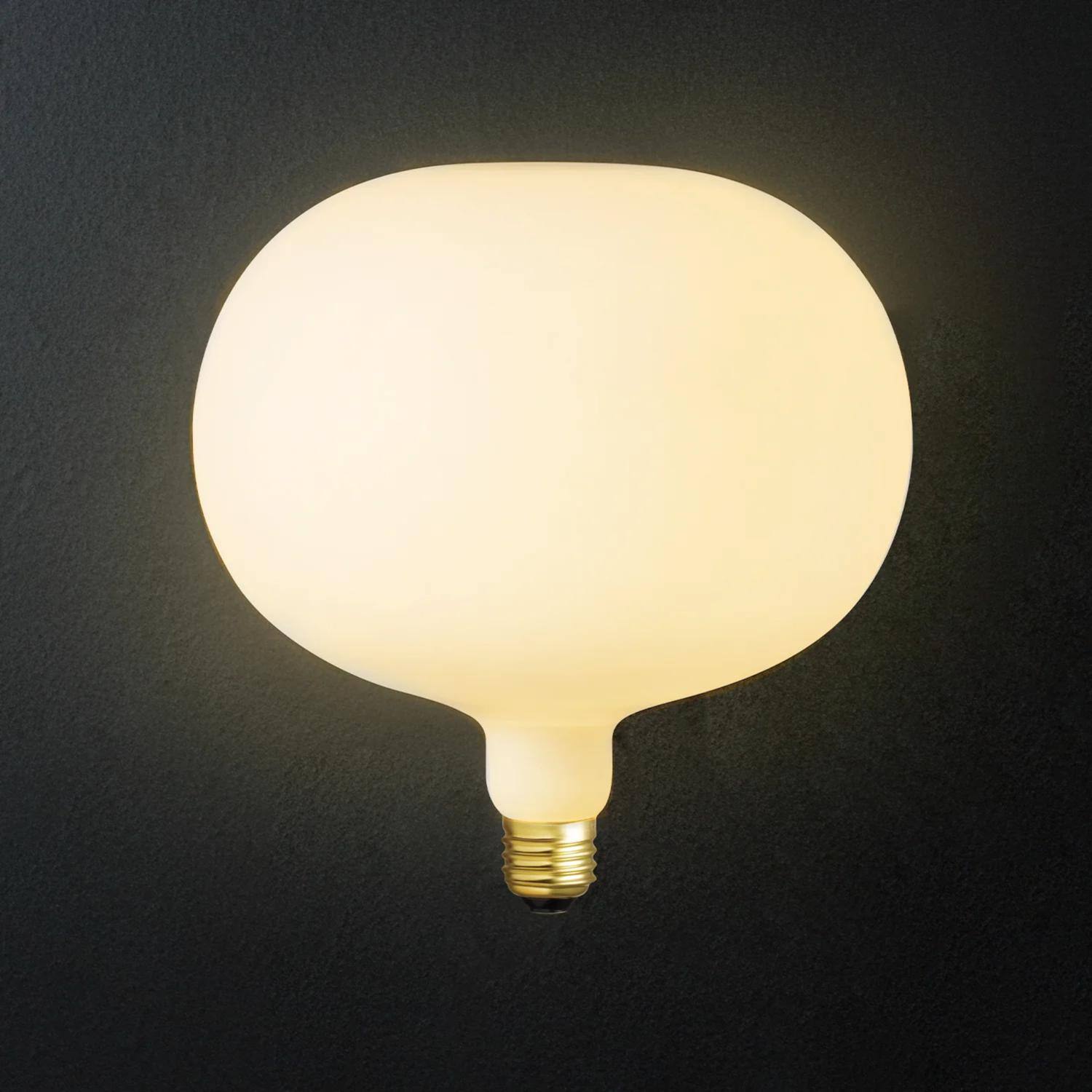 Angle. GE - Globe Electric Decorative E26 (Medium) LED Bulb Cool White 7 Watt Equivalence 1 pk.