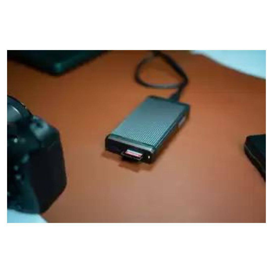 Left. SanDisk - SanDisk 64GB Extreme UHS-I SDXC Memory Card.