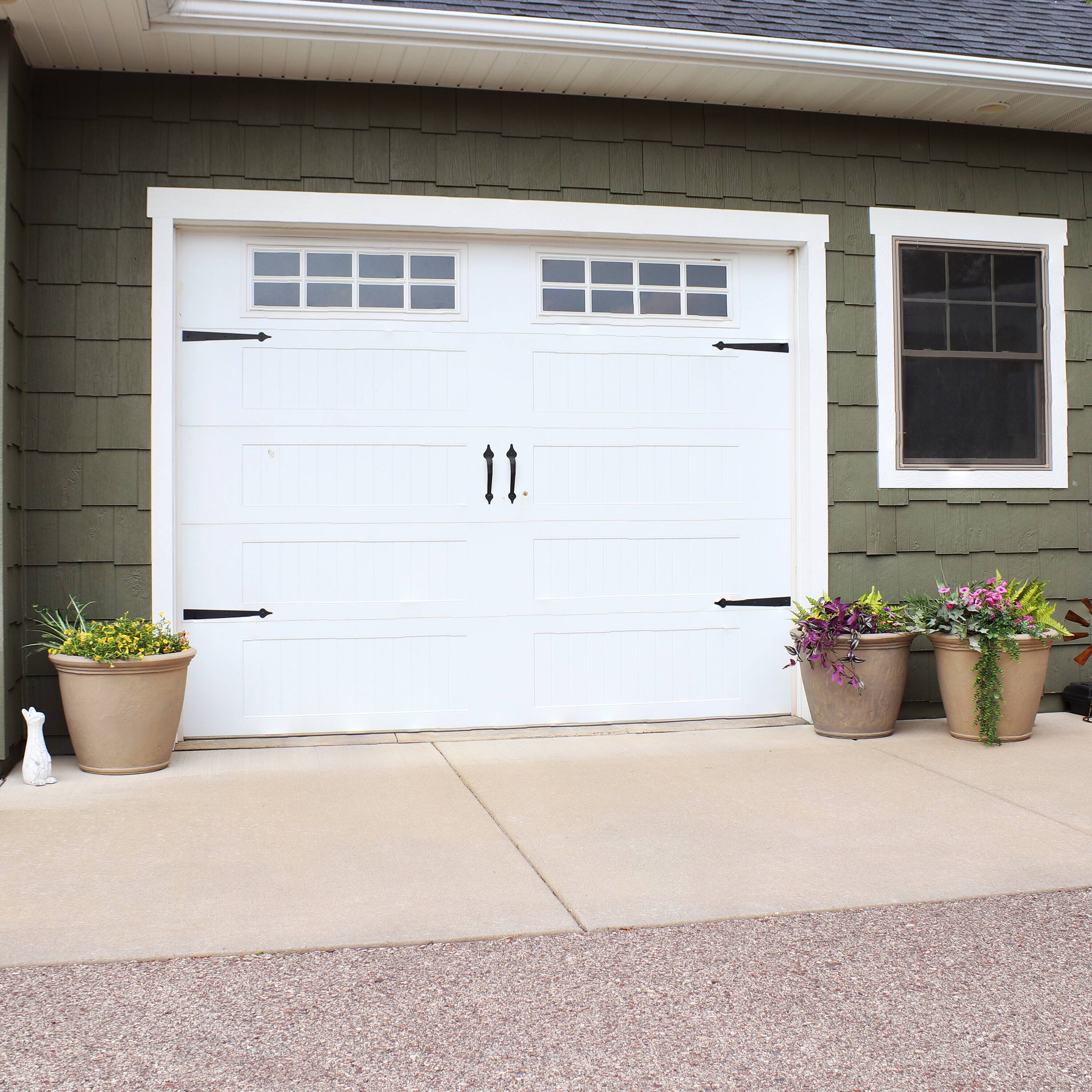 Alt View 1. Sunnydaze - 24 in Anjelica Dual-Wall Polyresin Planter - Set of 3 - Beige.