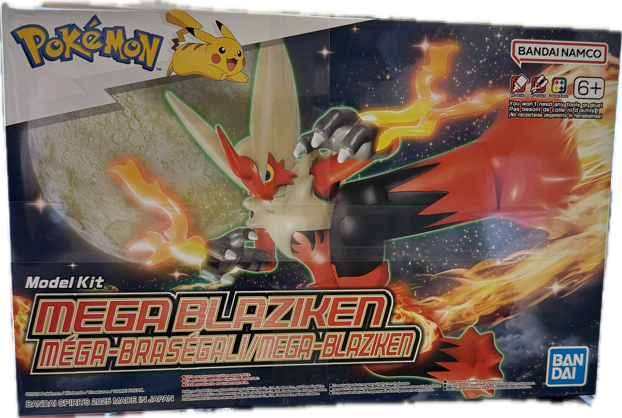 Pokémon TM BANDAI NAMCO NOEKE NdTOR 6+ GERI  
You won't need any tools or glue!  
Pas besoin de colle ni d'outils!  
No necesitarás pegamento ni herramientas!  

Model Kit  
MEGA BLAZIKEN  
MÉGA-BRAZÉGAL/MEGA-BLAZIKEN  

BANDAI SPIRITS 2025 MADE IN JAPAN