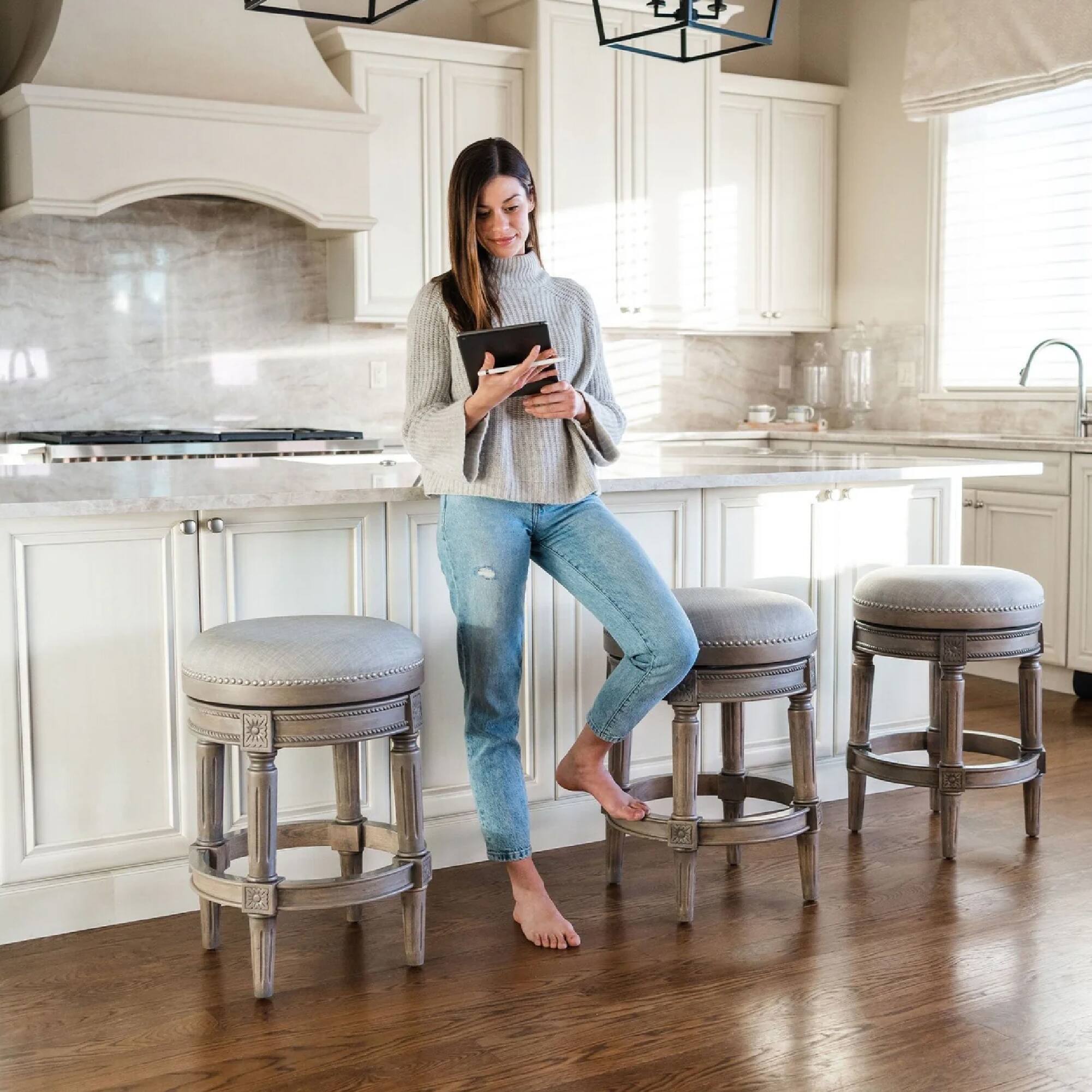 Back. Maven Lane - 26" Pullman Backless Counter Stool In Reclaimed Oak Finish With Fabric Upholstery - Reclaimed Oak.