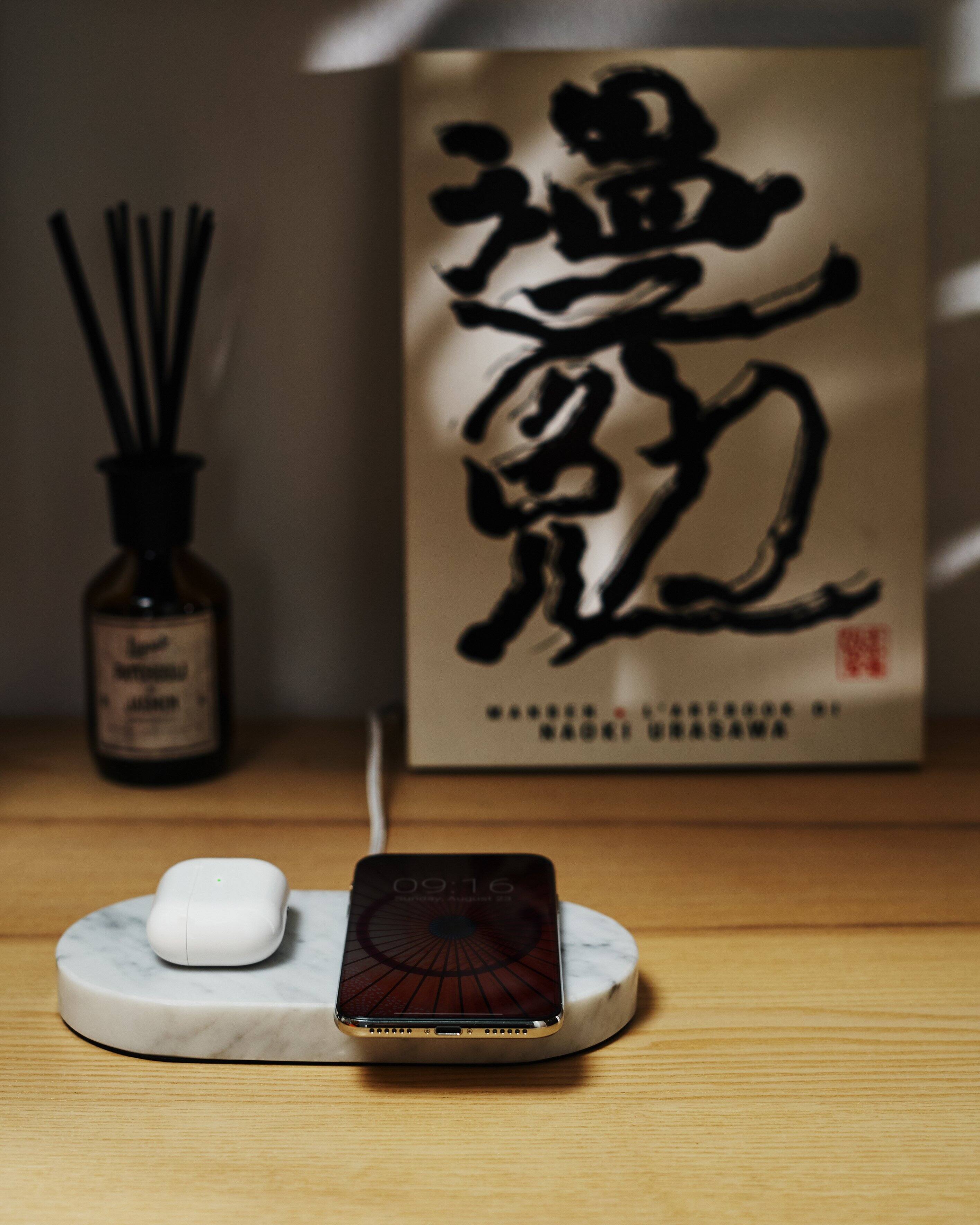 Alt View 15. Einova - Stone 10W Dual Wireless Charging Pad for Qi-enabled Devices - White Marble.