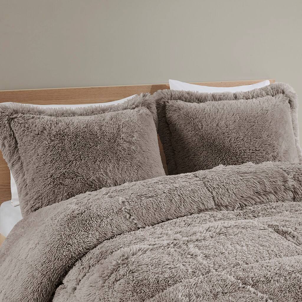 Alt View 1. Gracie Mills - Gracie Mills Susie Contemporary Shaggy Long Fur Comforter Set - Grey.
