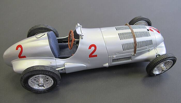 Front. CMC - Mercedes W125 #2 Hermann Lang 1937 GP Donington Limited to 1000pc Worldwide 1/18 Diecast Model Car by CMC.