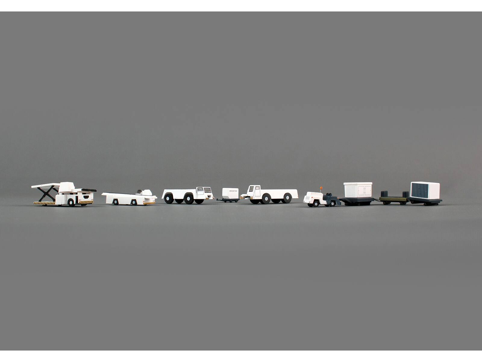 Alt View 1. GeminiJets - Airport Support Equipment Set of 10 pieces "Gemini 200" Series Diecast Models by GeminiJets.