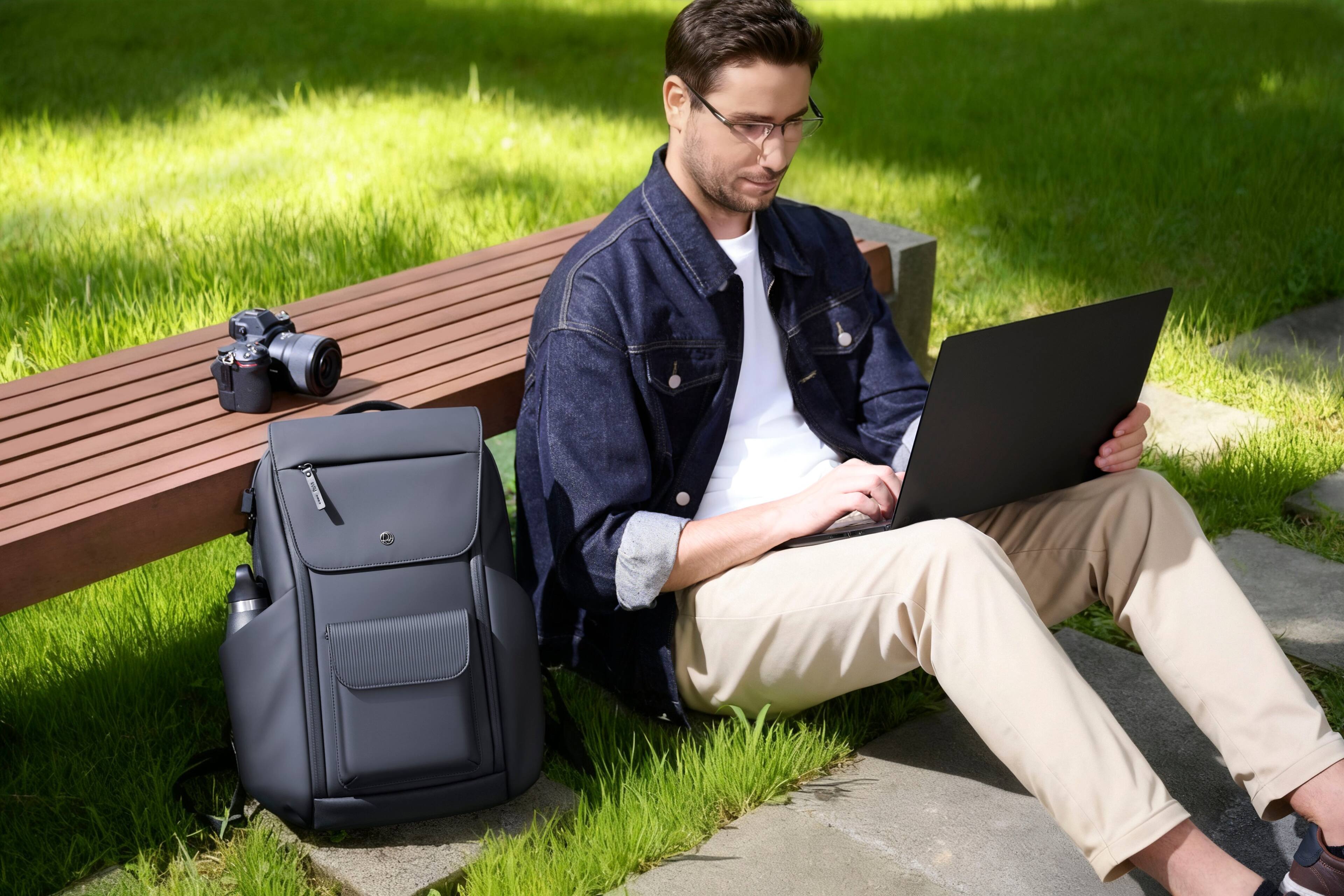 Alt View 3. ASUS - ProArt 17L Lightweight Water-Repellent Backpack with 16" Laptop Compartment and Scratch-Proof Coating - Black.
