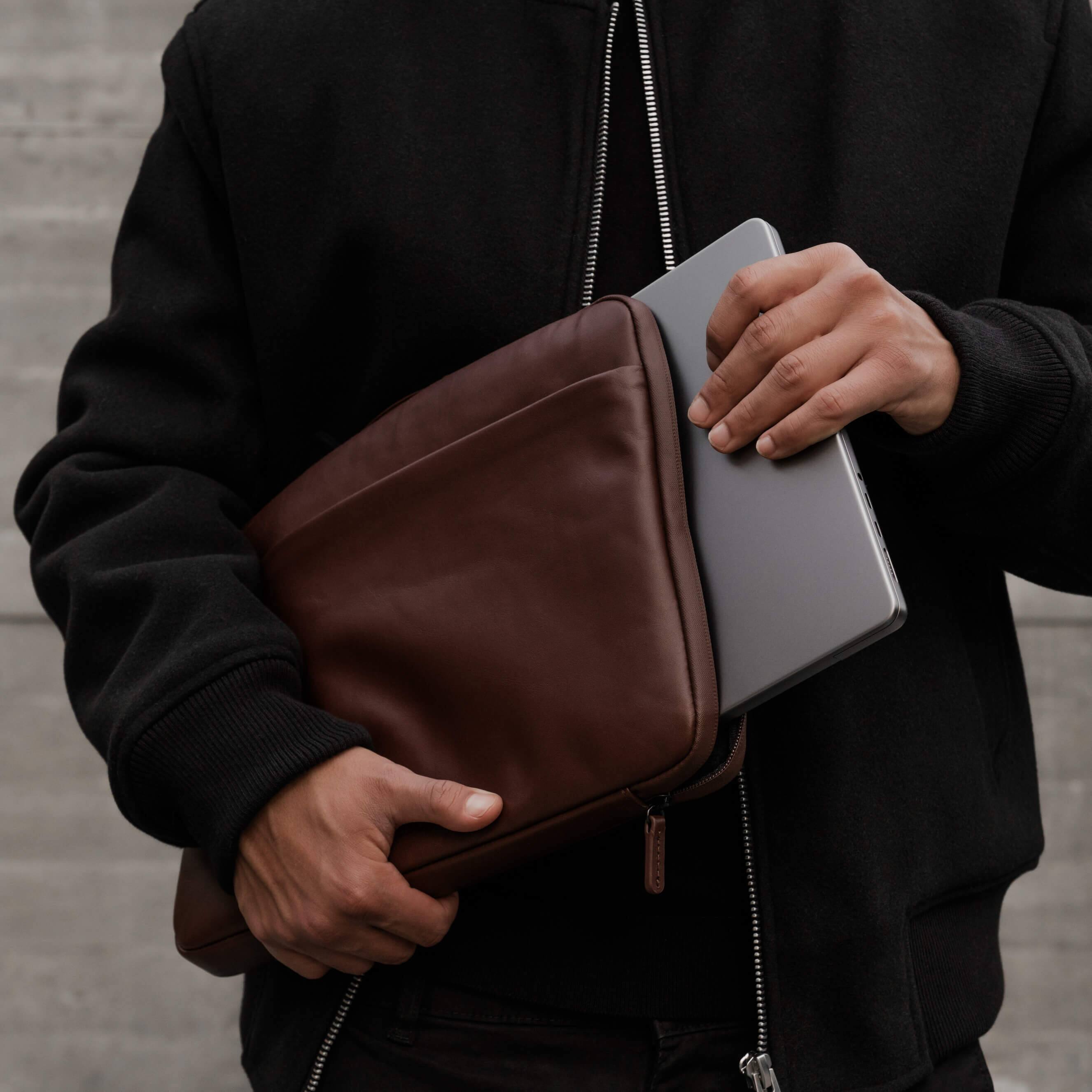 Alt View 1. SANDMARC - Leather Edition - MacBook Pro/Air Case (Bag) 14"/13" - Brown.