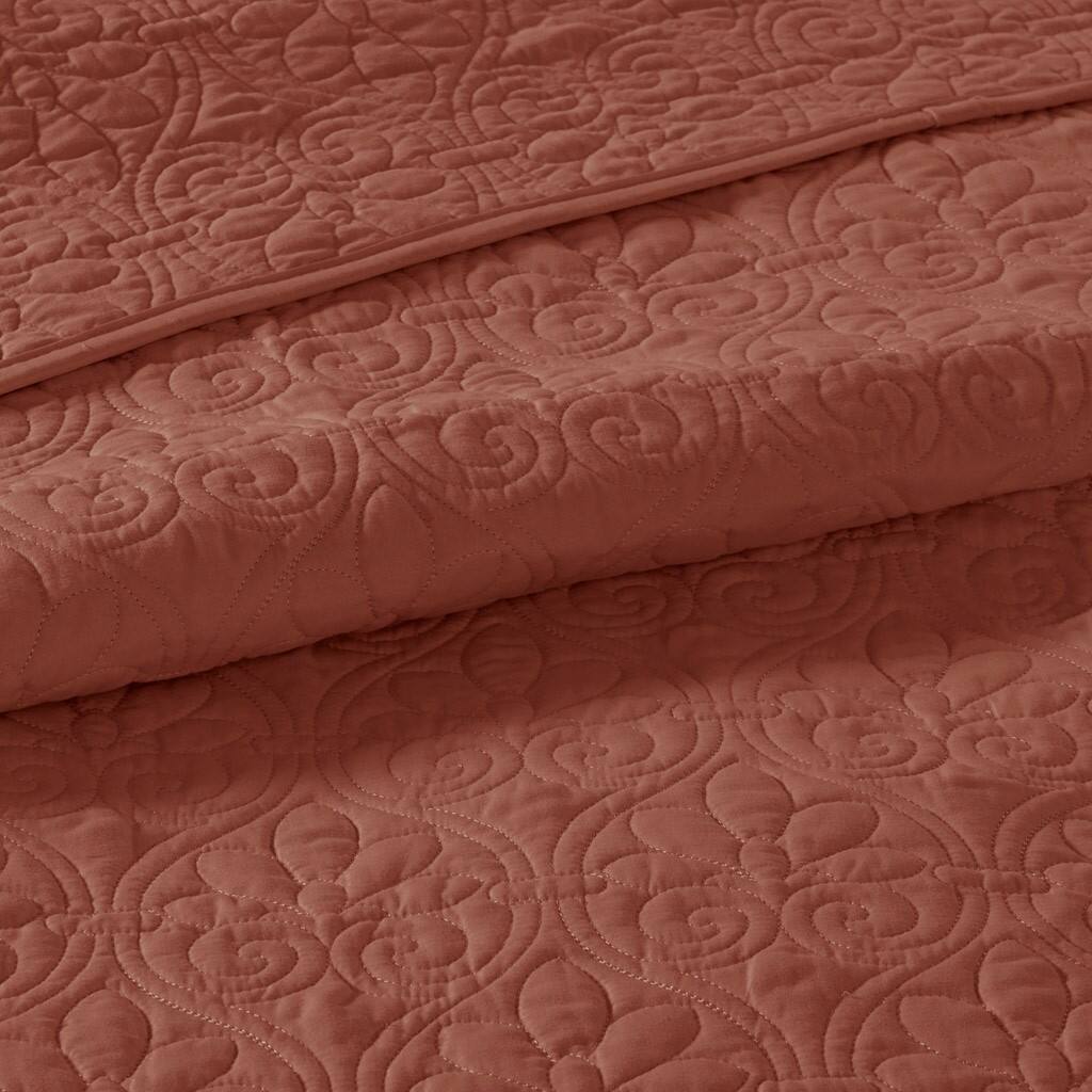 Alt View 5. Gracie Mills - Gracie Mills Sandy Reversible Cottage-Inspired Quilt Set - Clay Red.