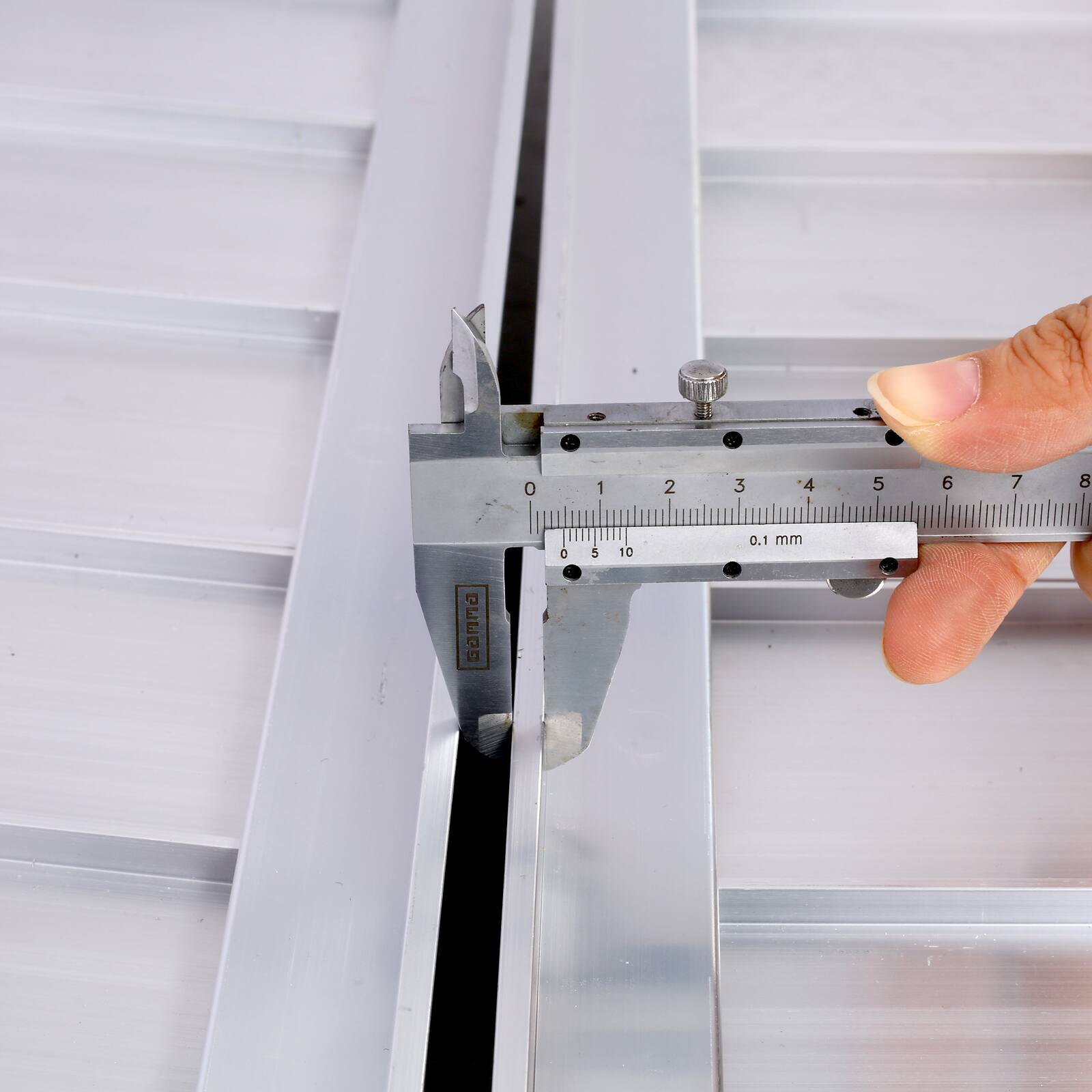 0 1 2 3 4 5 6 7 8  
samma a  
5 10  
0.1 mm