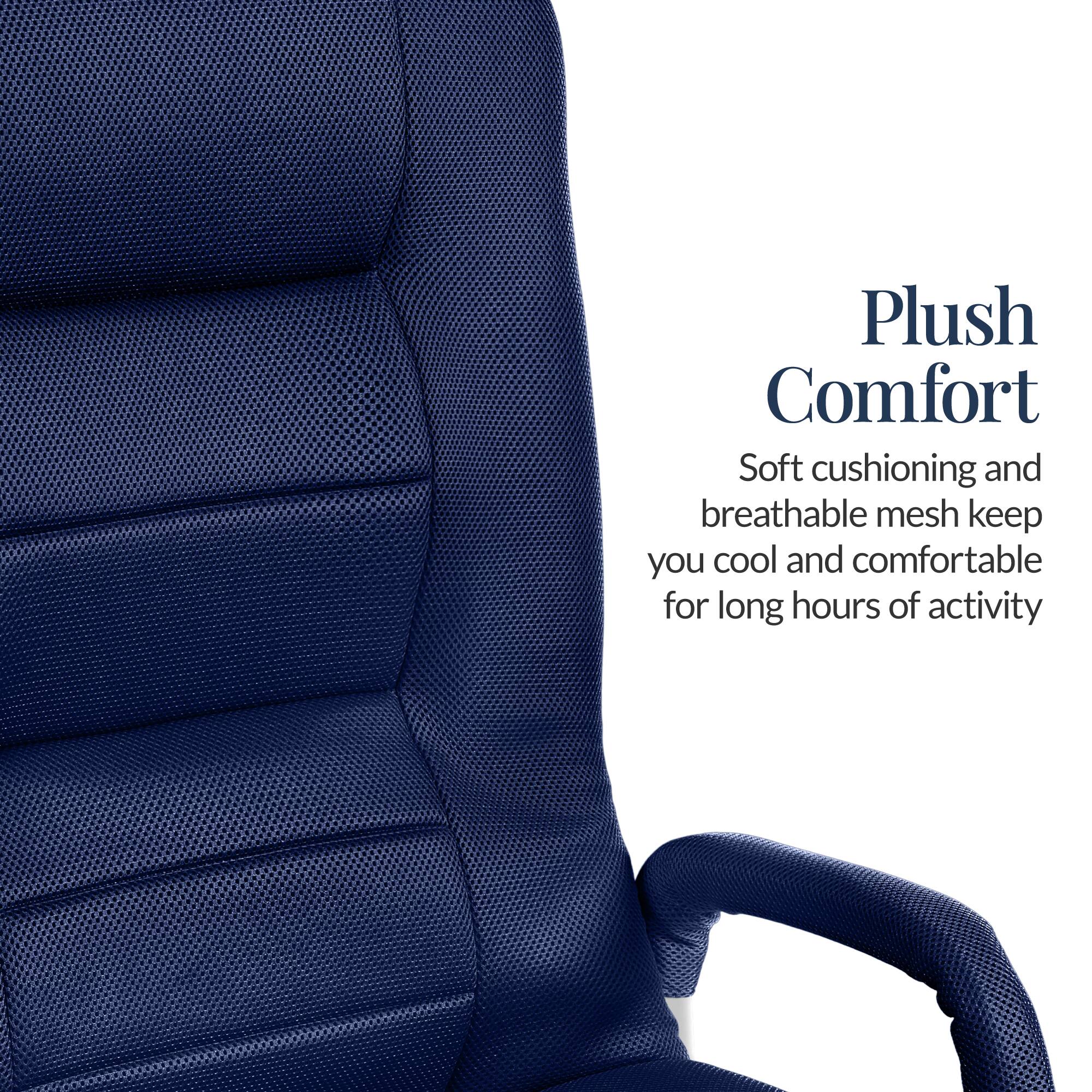 Plush Comfort  
Soft cushioning and breathable mesh keep you cool and comfortable for long hours of activity