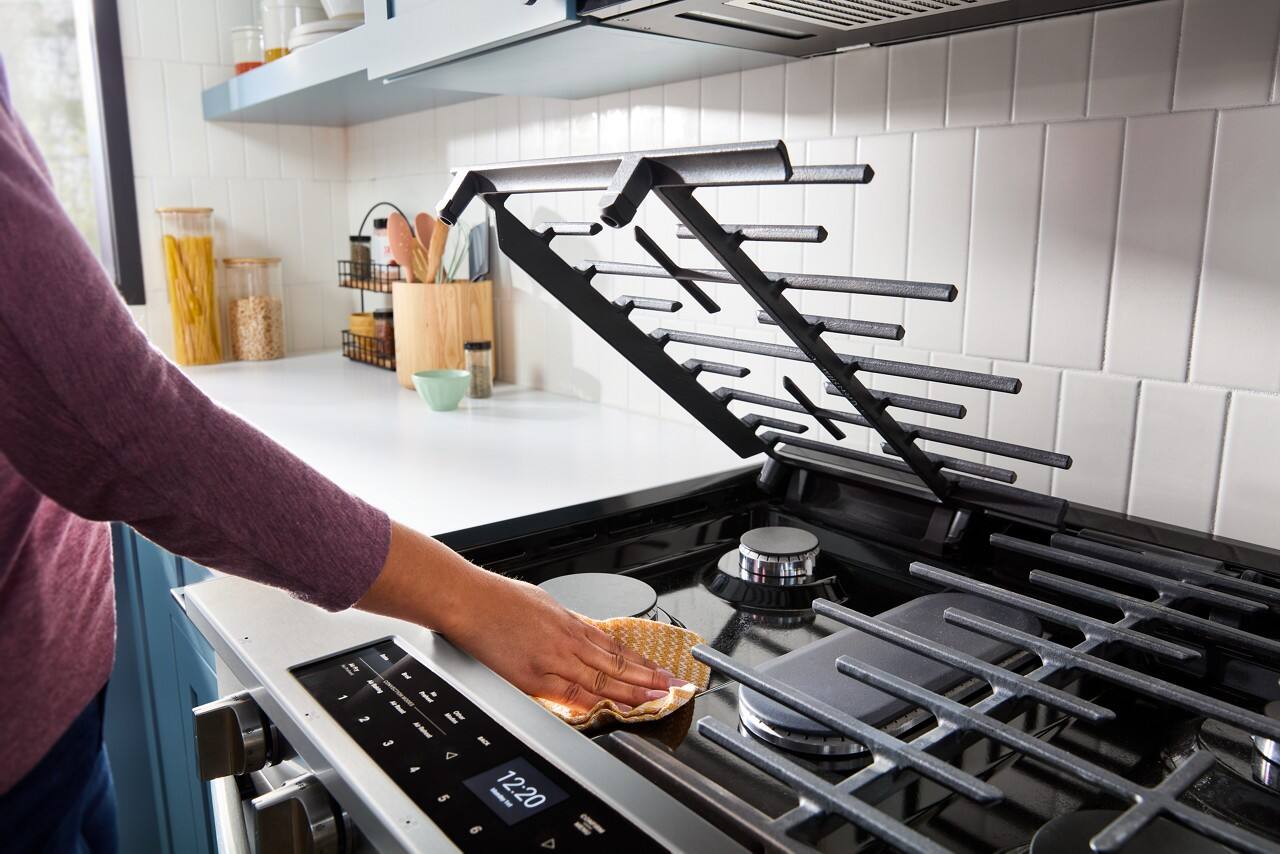 Alt View 24. Whirlpool - 5.0 Cu. Ft. Smart Slide-In Gas Range with Air Cooking Technology, No Preheat Air Fry and Steam/Self Clean - Stainless steel.