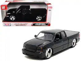 2006 Chevrolet Silverado Custom Pickup Truck "Die-Cast Collection" Series 1/25 Diecast Model Car by Motormax - Black