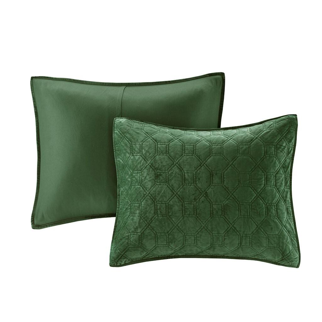 Alt View 4. Gracie Mills - Gracie Mills Gayle 3-Piece Casual Geometric Velvet Quilt Set - Green.