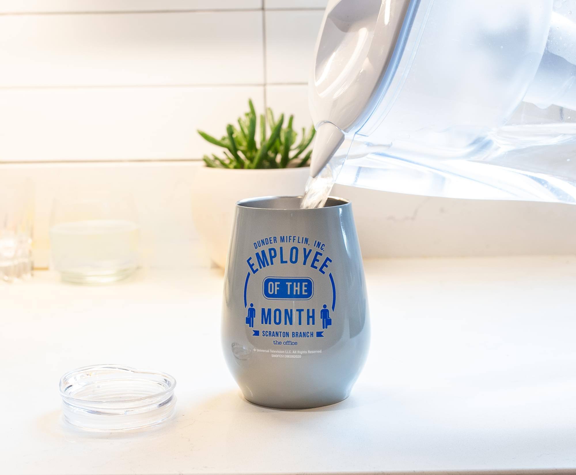 DUNDER MIFFLIN, INC. EMPLOYEE OF THE MONTH SCRANTON BRANCH the office * universal Ierisson S A  Reserved SAOPOS JMOI2O