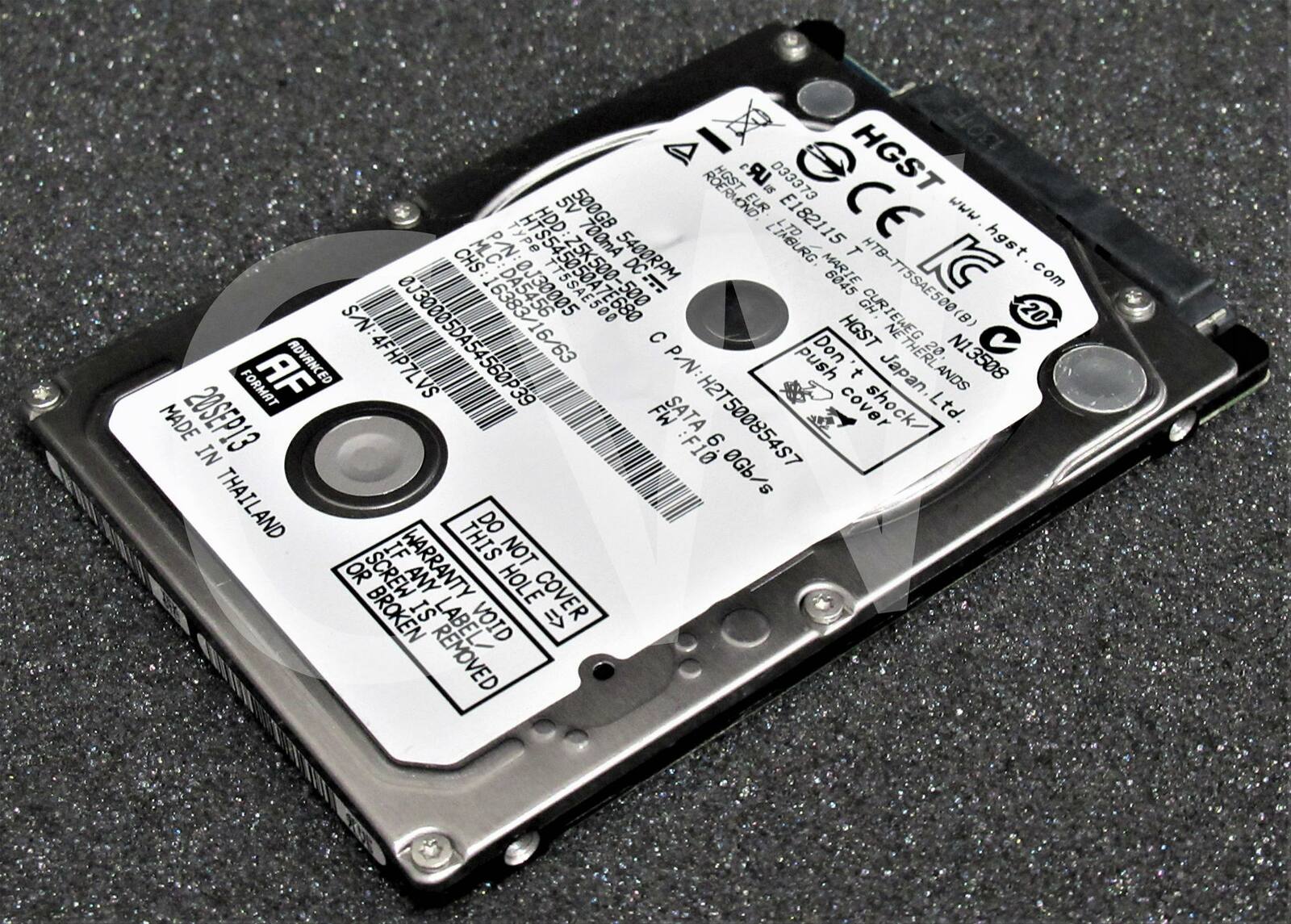 ROERMOND HGST  
I 033373 ECE HGST 5V 500GB EUR  
www.hgst.com  
P/N: H2T500854S7  
LIRBURG E182115  
www.hgst.com  
CHS MC: HRPSE4EOSORTE6S  
5400RPM  
T hgst.com  
0J3000 DA5456  
500 DC Rd  
GH HTB-TT5SAE500(B)  
IG com  
S/N: 0J30005DA54  
16383/16/63  
CURIEWEG 20  
S/N: 4FHP7L 0005DA54560P39  
Don HGST CCNETHERLANDS 20.  
AF RDVANCED  
4FHP7LVS  
P/N: push t Japan.Ltd.  
Japan N13508  
FORMAT VS 39  
P/N:H2T500854S7  
cover shock!  
Ltd. MADE 