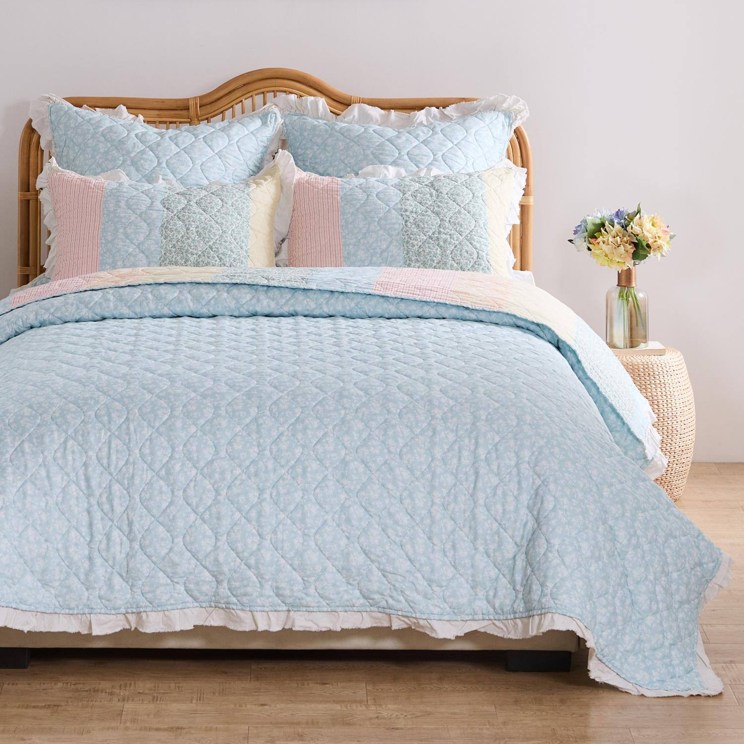 Alt View 2. Greenland Home Fashions - Greenland Home Fashions Tessie Luxurious Modern Design Quilt Bedding Set 2 Piece Twin/XL Pastel - Pastel.