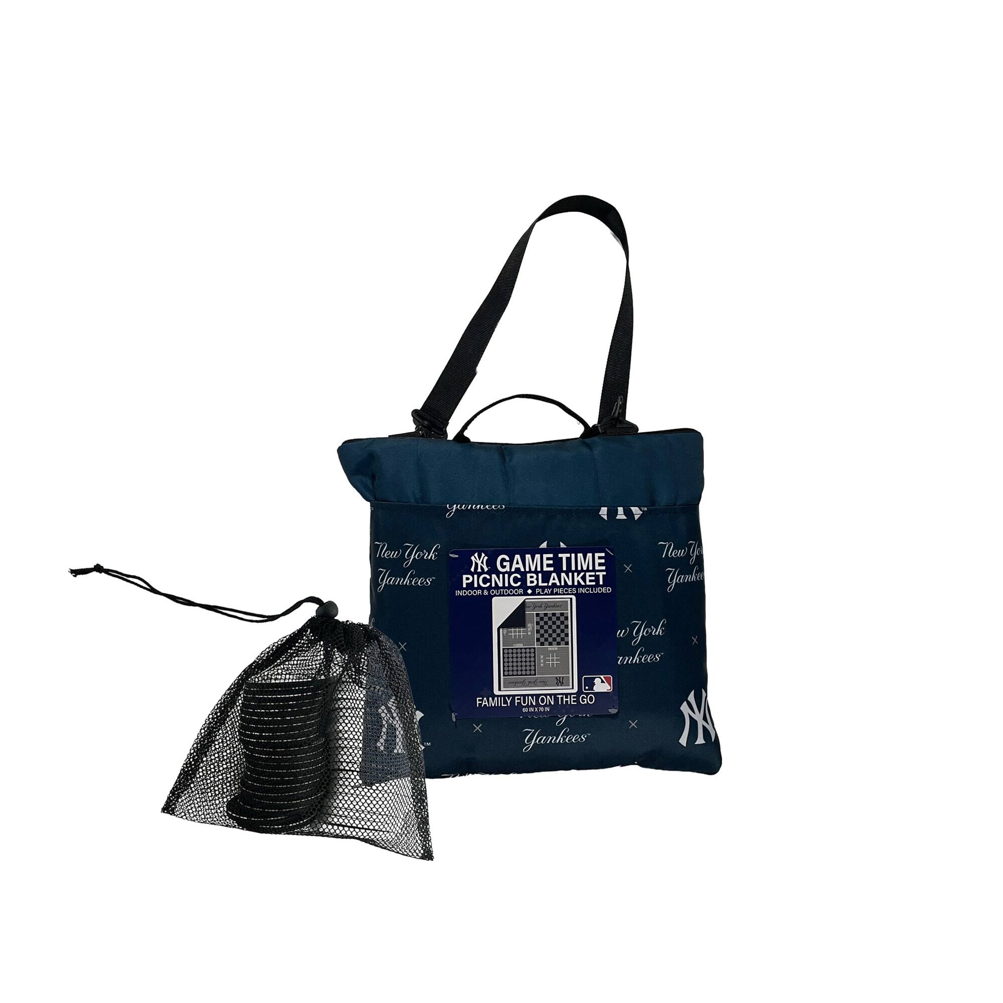 New York - Yankees  
GAME TIME PICNIC BLANKET  
FAMILY FUN ON THE GO  
New York Yankees