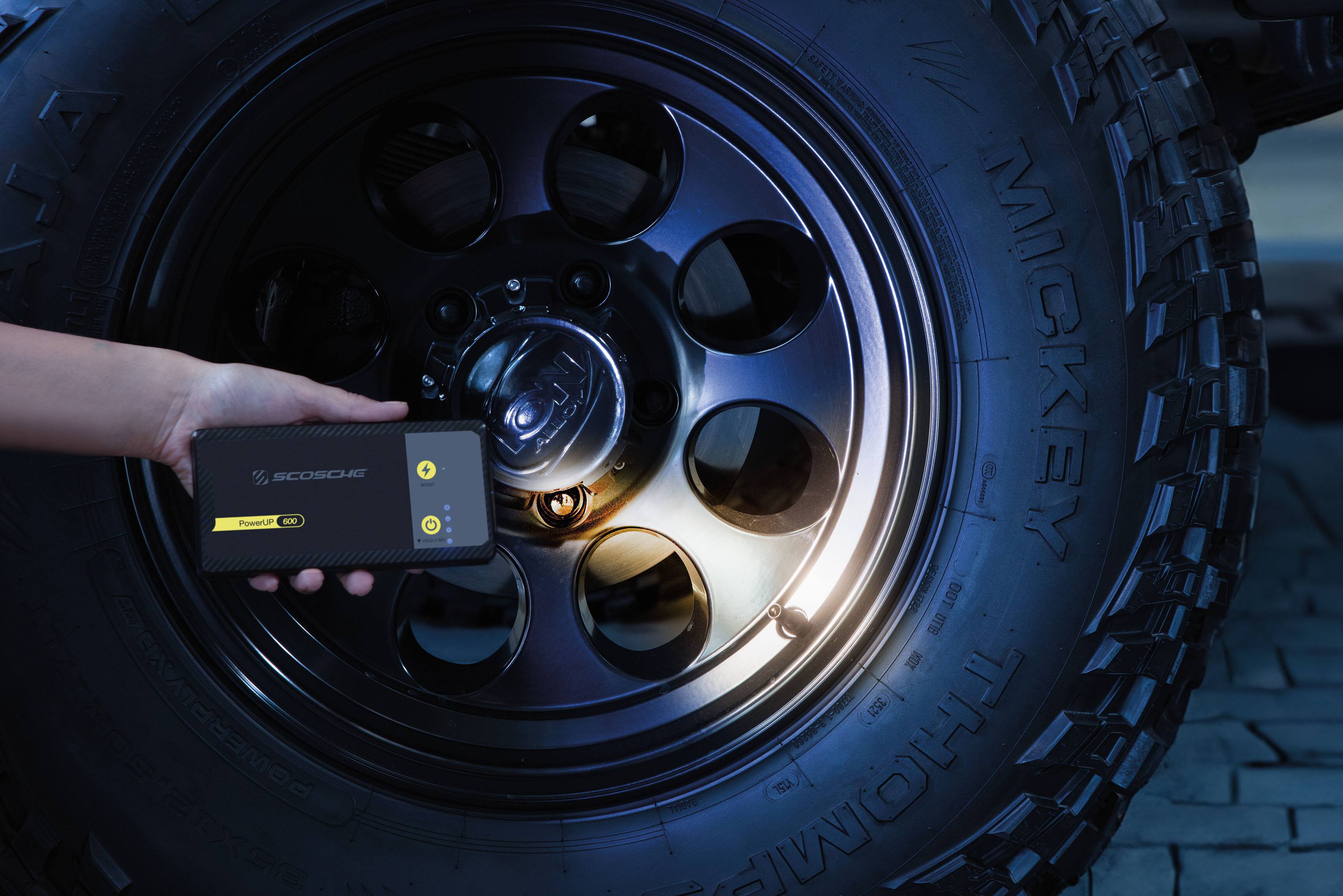 SCOSCHE PowerUP 600  
MICKEY  
DOT UT1B  
OX 3ZA0HO  
3521  
05399-6  
THOMP  
Jary 17978