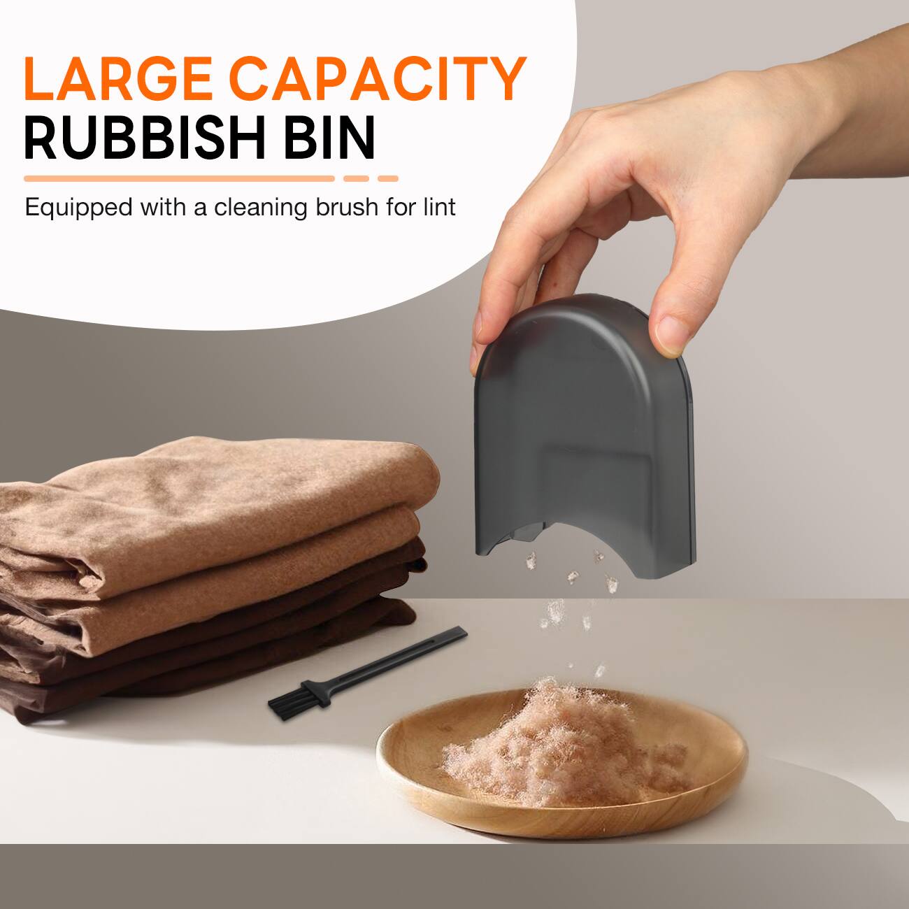 LARGE CAPACITY RUBBISH BIN  
Equipped with a cleaning brush for lint