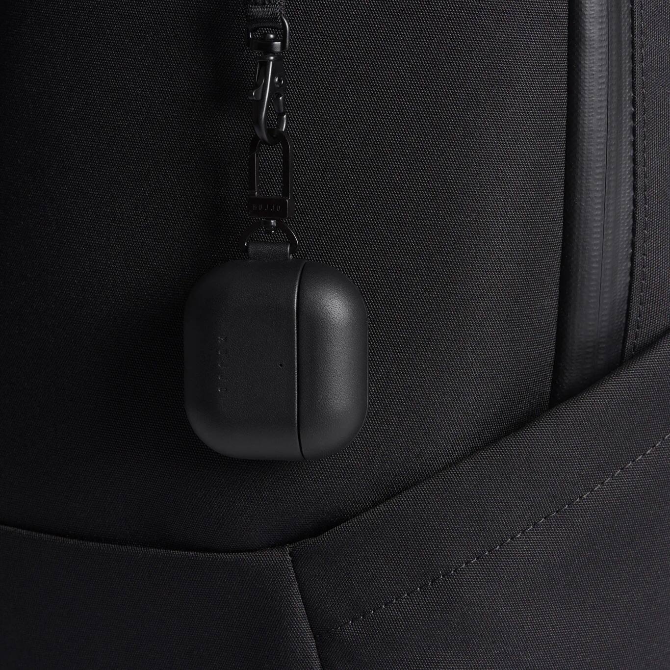 Alt View 4. Mujjo - Echelon Airpods 4 Case - Black.