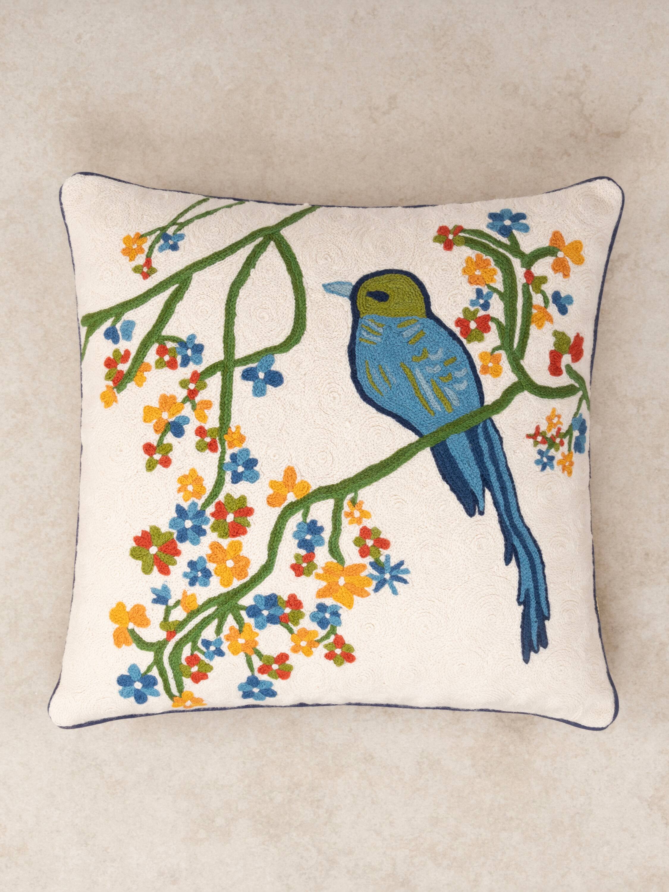 Angle. GAURI KOHLI - Jowun Pillow - Multicolored.