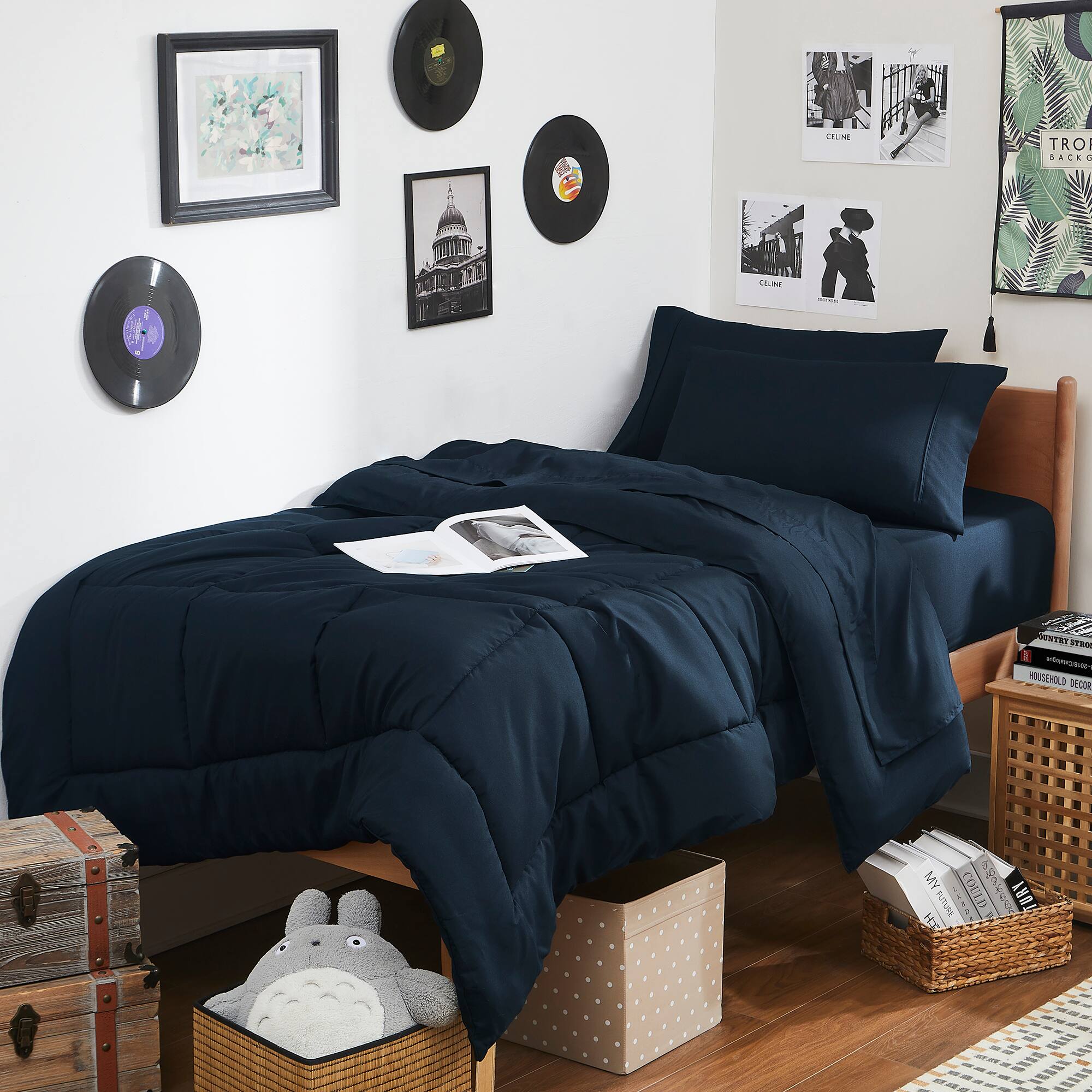 CRLNE TRO BACKO SELRE UNTRT ST  
GJONSZUR DEOR MY COULD S FUTURE : 1 TORY HC

Corrected text:  
CRLNE TRO BACKO SELRE UNTRT ST  
GJONSZUR DEOR MY COULD S FUTURE : 1 TORY HC