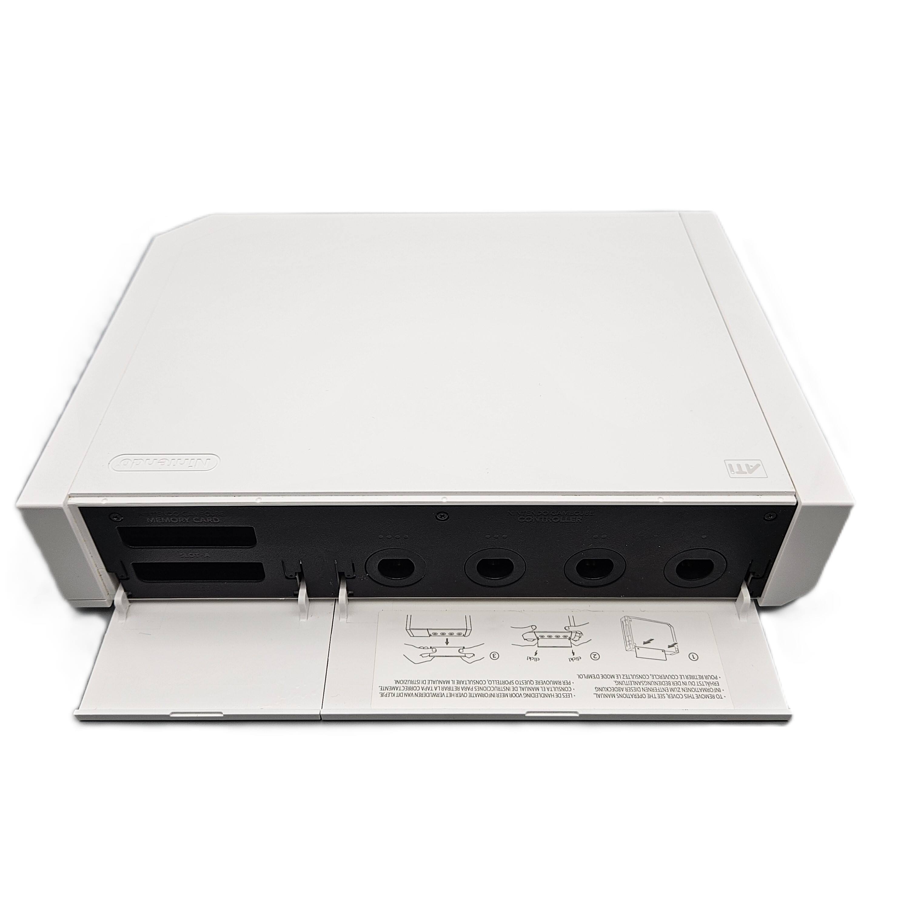 MEMORY CARD

1. Insert the memory card into the slot.
2. Make sure the card is fully inserted.

CONTROLLER

1. Connect the controller to the port.
2. Ensure the controller is securely attached.

DO NOT insert the memory card or controller upside down.