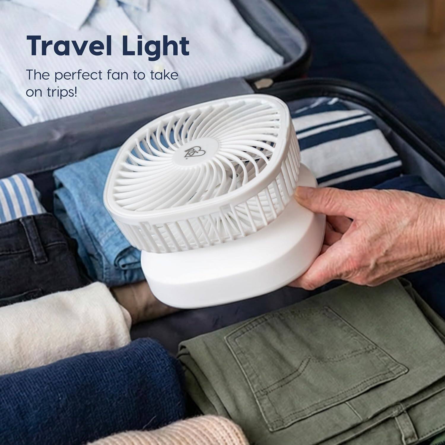 Travel Light  
The perfect fan to take on trips!