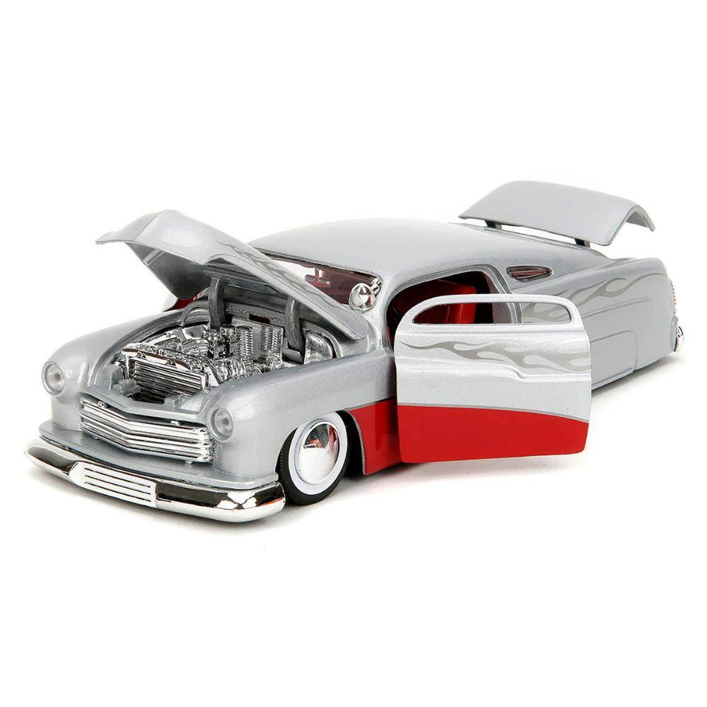 Angle. Jada - 1951 Mercury Silver Metallic and Red with Flame Graphics and Red Interior "Bigtime Muscle" Series 1/24 - Silver Metallic and Red.