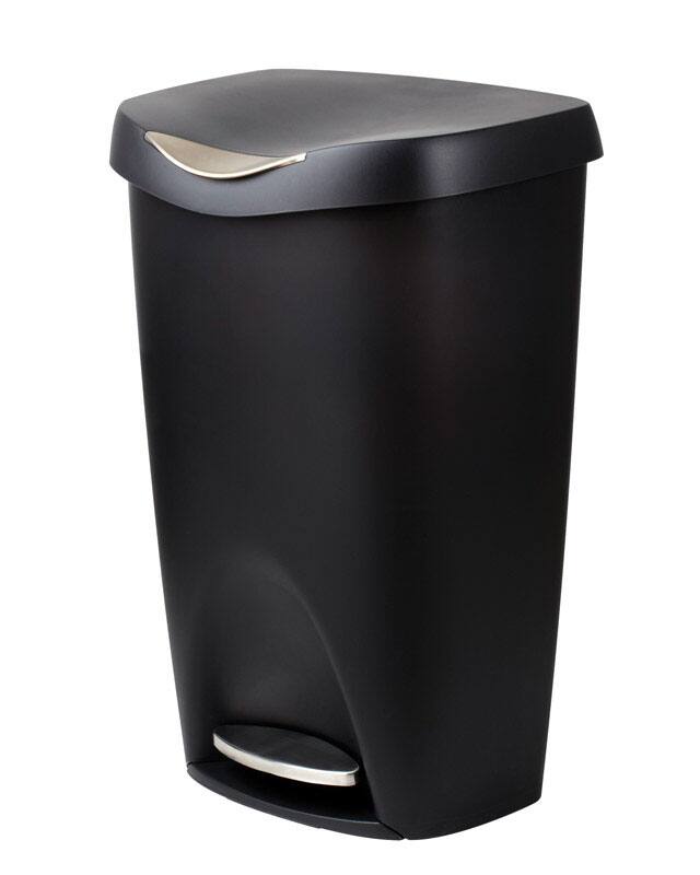 Angle. Umbra - Umbra Brim 13 gal Black Plastic Step On Wastebasket.