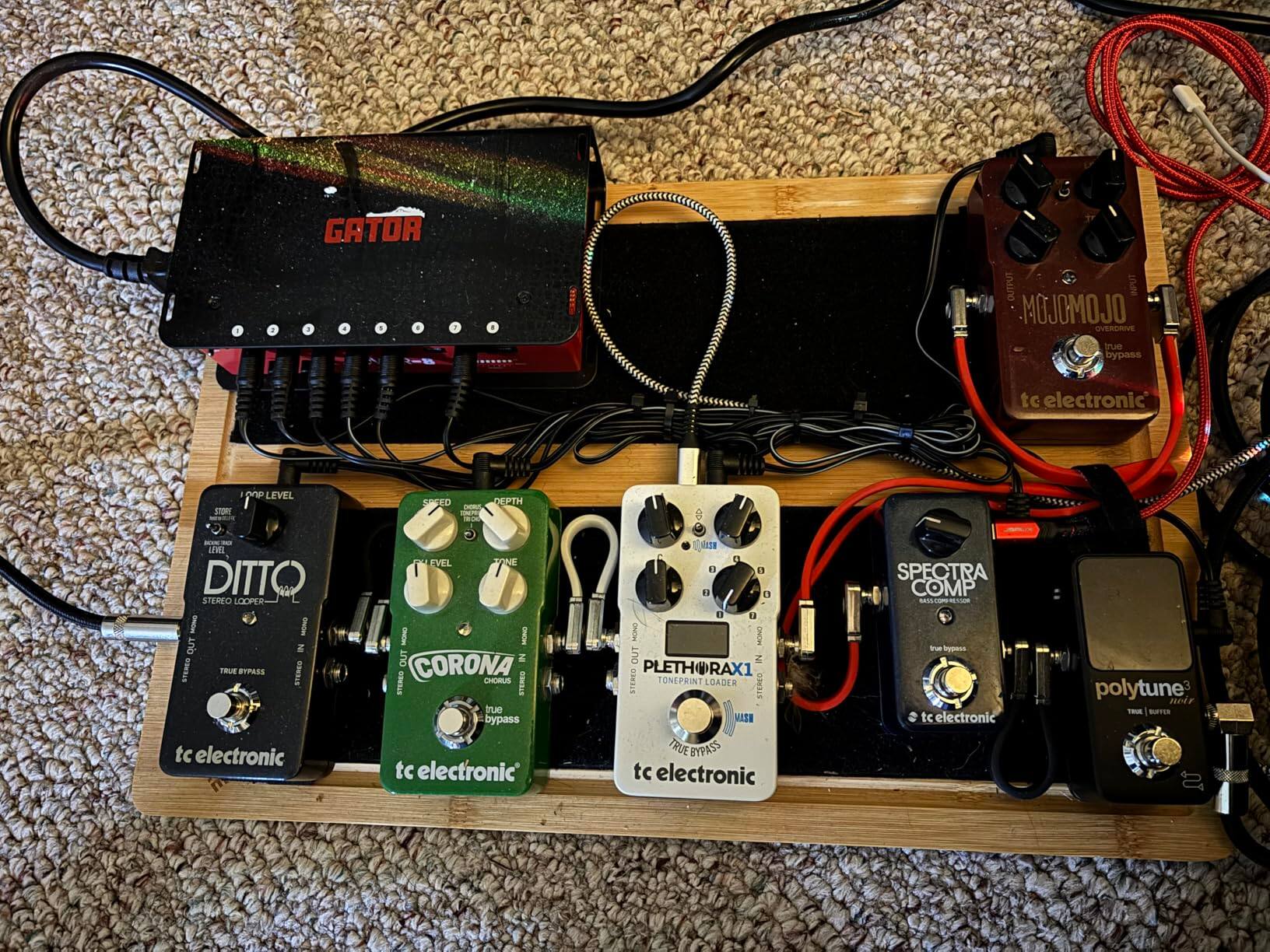 GATOR  
MOJOMOJO OVERDRIVE  
DITTO LOOPER  
CORONA STEREO  
PLETHORAX1  
SPECTRA COMP  
polytune3  
tc electronic