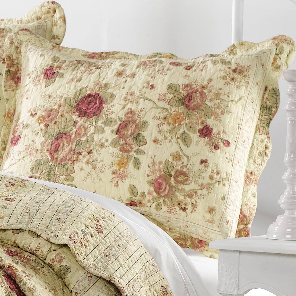 Angle. BreeBe - Antique Rose Ecru Quilt Set 3-Piece King/Cal King - Ecru.