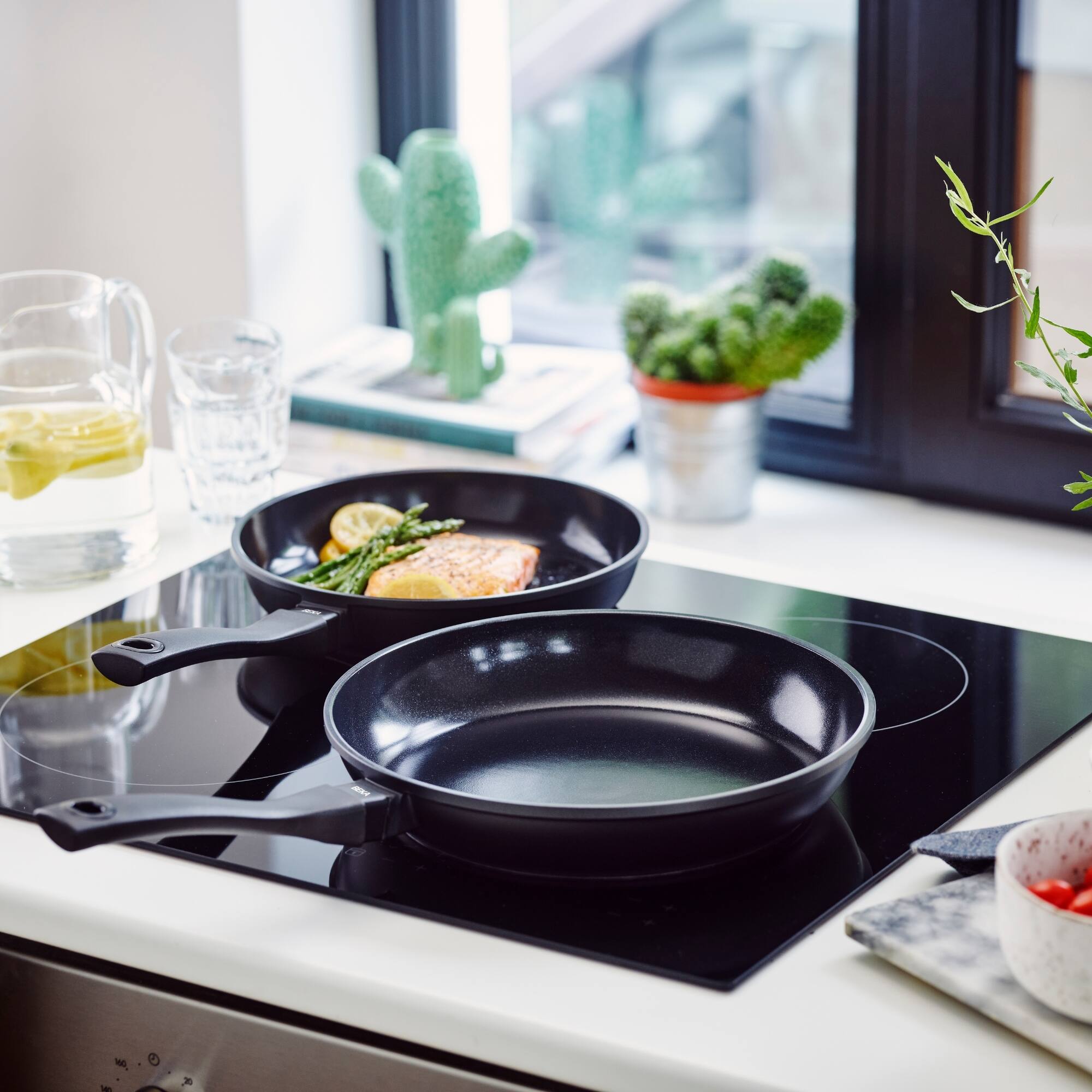 Left. Alva - Alva Energy Nonstick Ceramic Frying Pan 3-Piece Set - Lightweight, Easy to Clean and Toxin-Free Cookware - Black.
