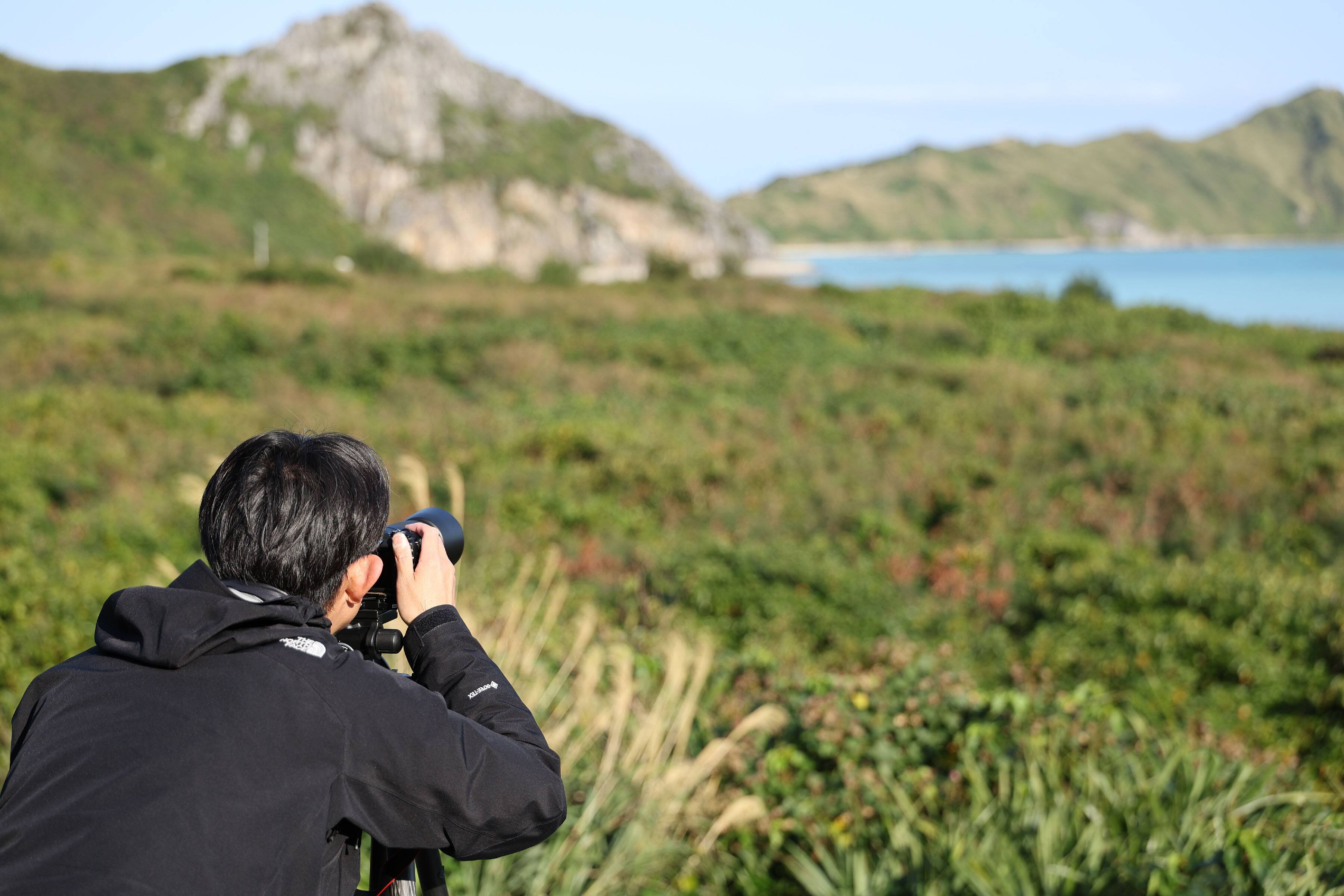 Alt View 20. Canon - EOS R100 4K Video Mirrorless Camera Double Zoom Lens Kit with RF-S18-45mm and RF75-300mm Lenses - Black.