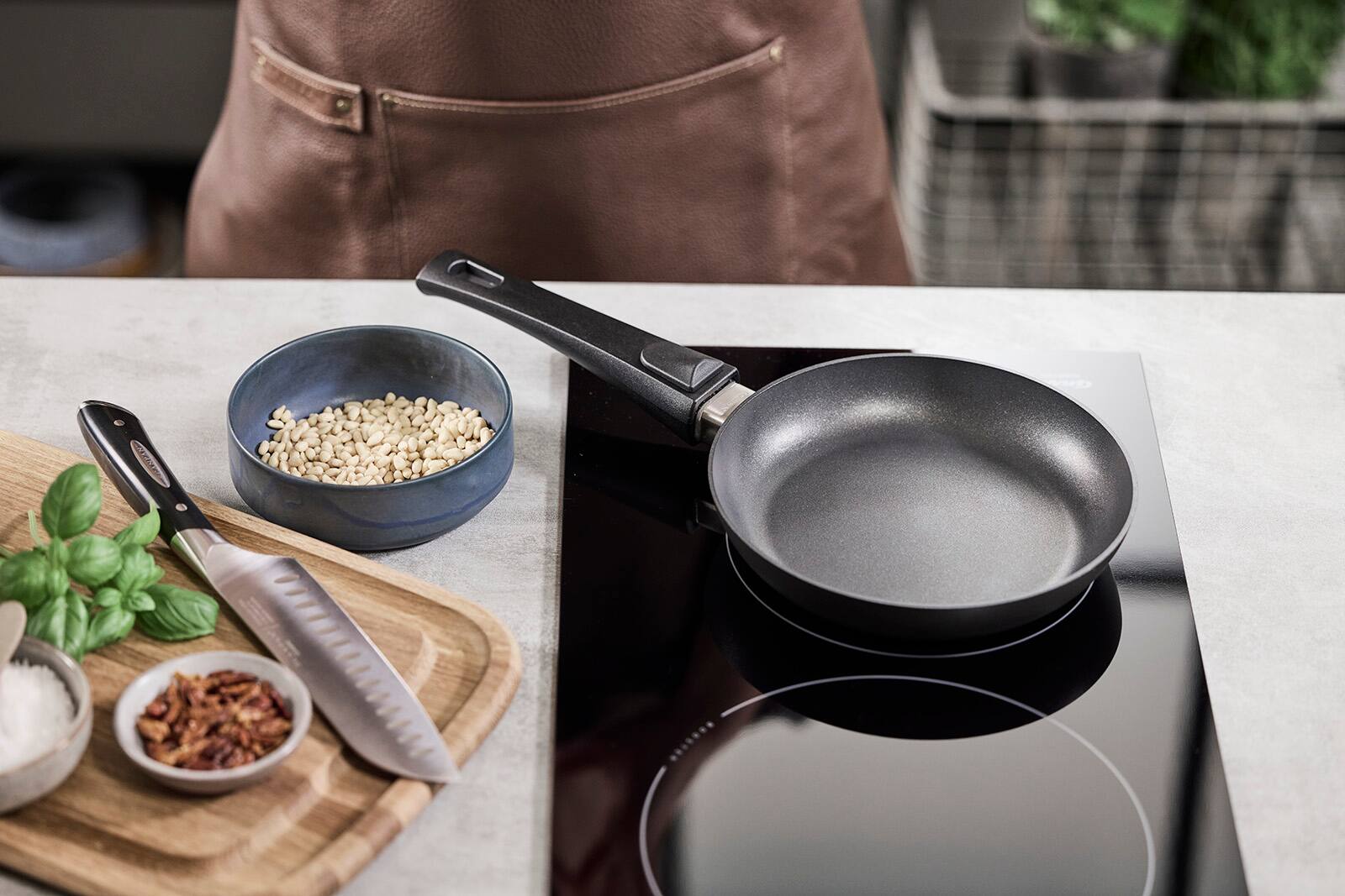 Alt View 4. Scanpan - Urban 8-Inch Nonstick Fry Pan with Detachable Handle - Black.