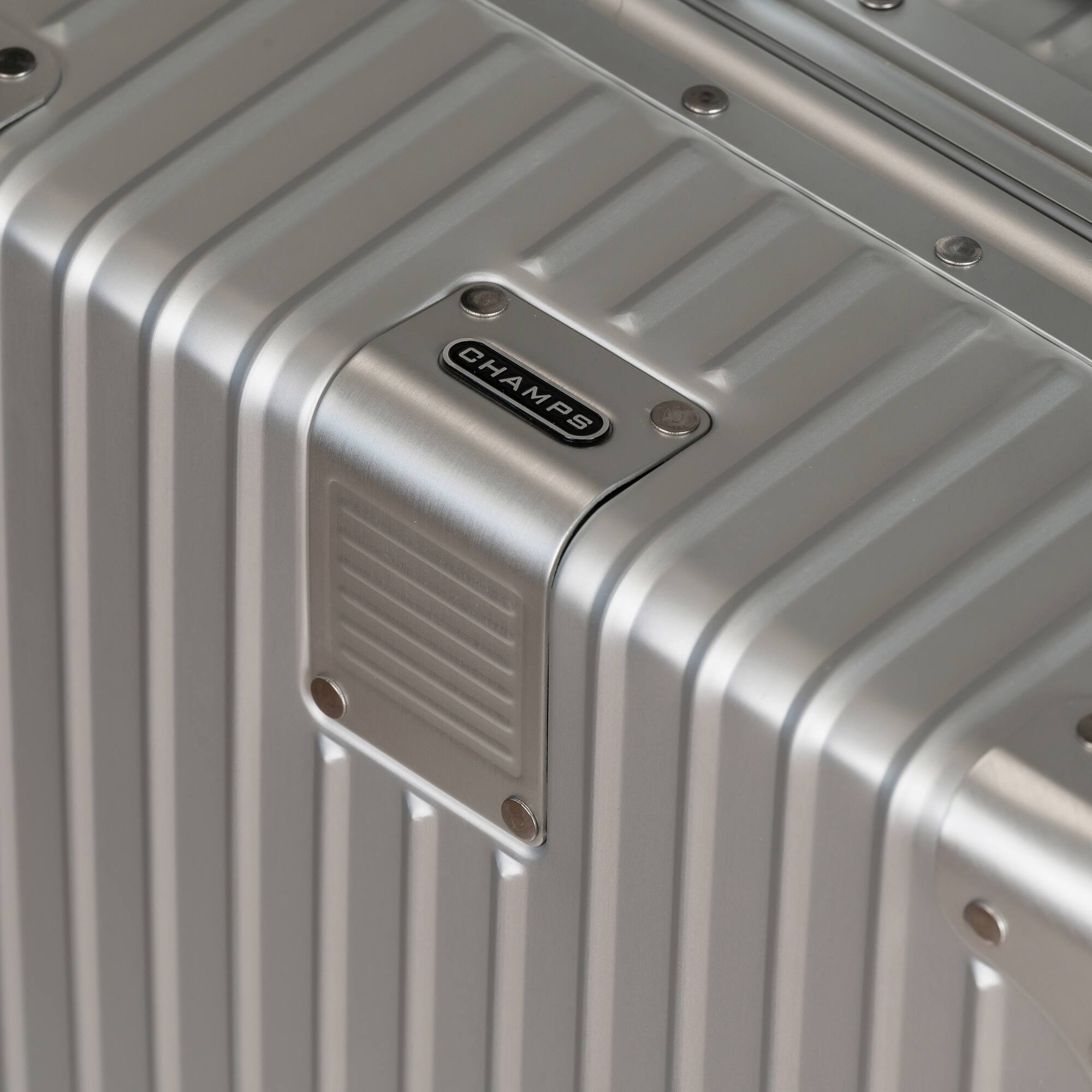 Left. Champs - Elite Aluminum Collection Carry-on Luggage Case - Silver.