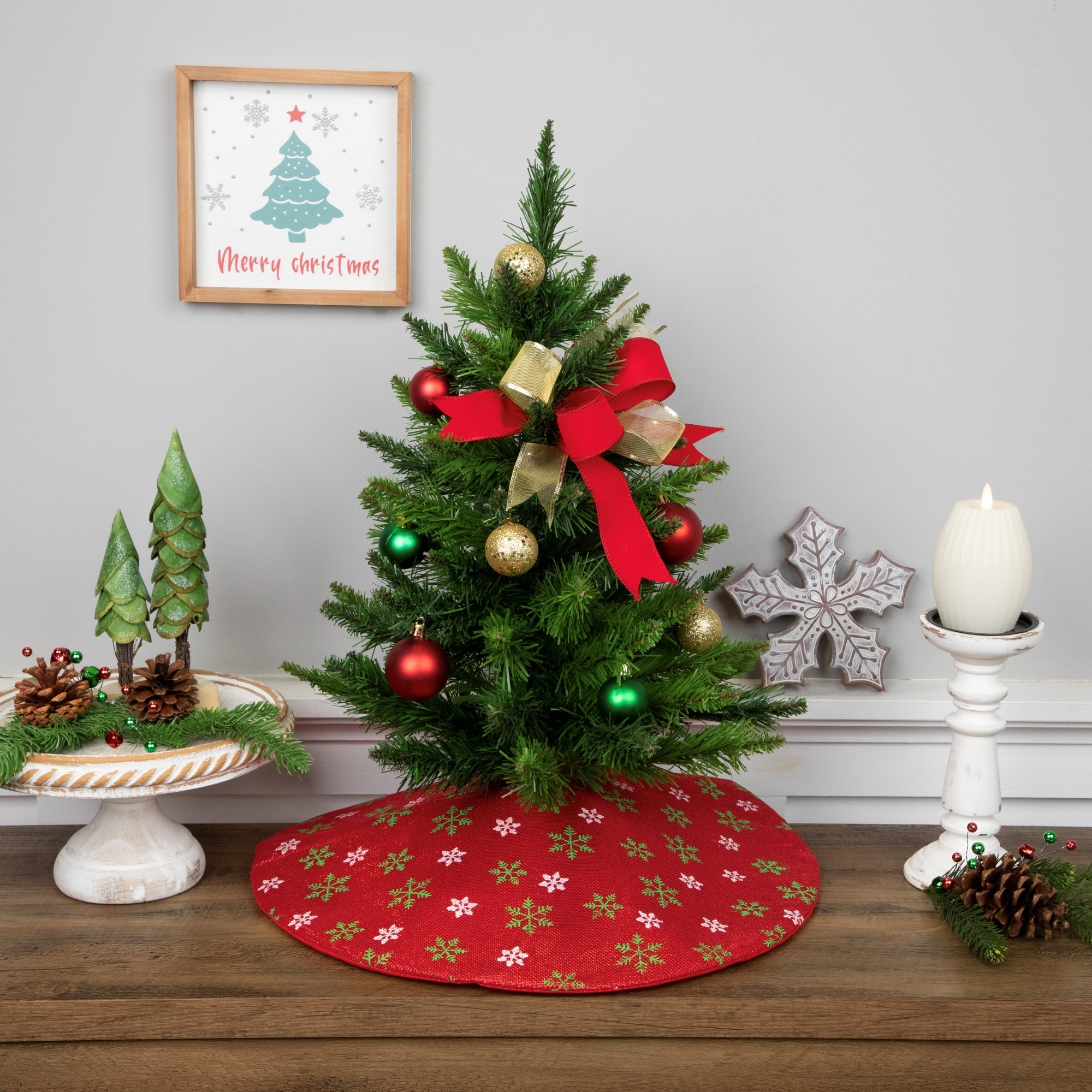 Northlight – Metallic Snowflakes Mini Christmas Tree Skirt – and Green – 20″ – Red