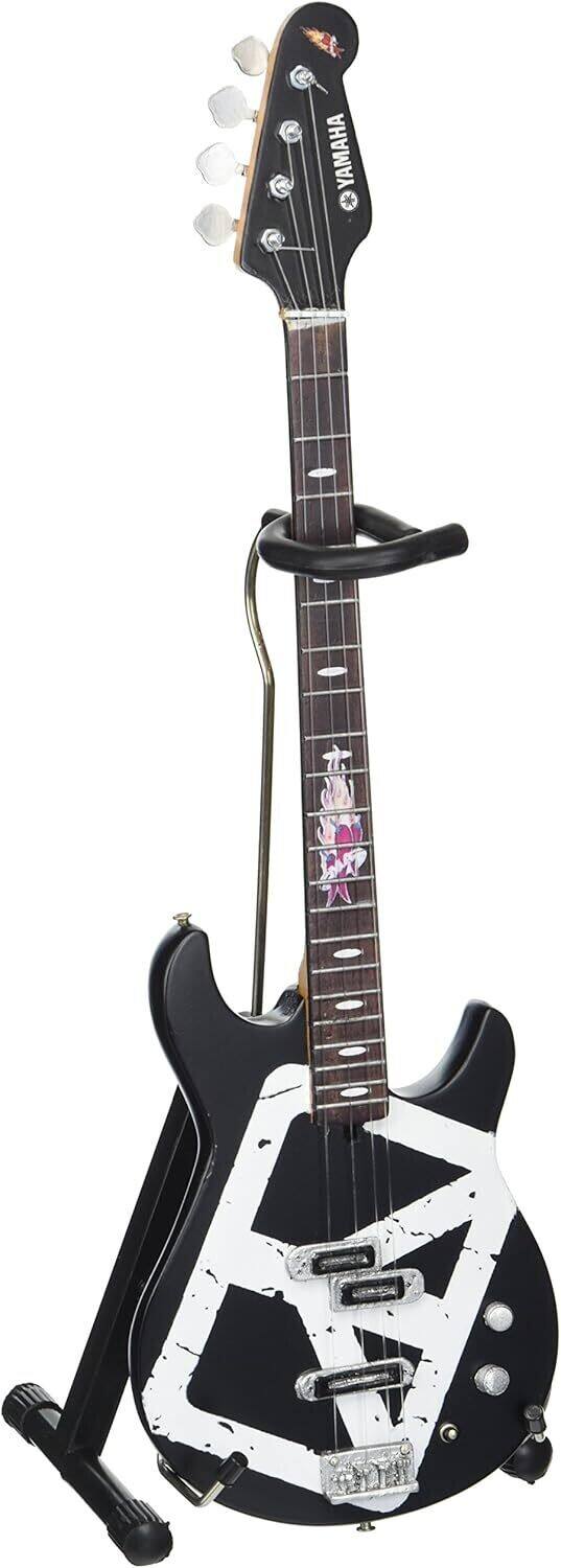 Chickenfoot - Axe Heaven Michael Anthony Chickenfoot Black Mini Bass Guitar MA-326 - Collectibles - Multicolor