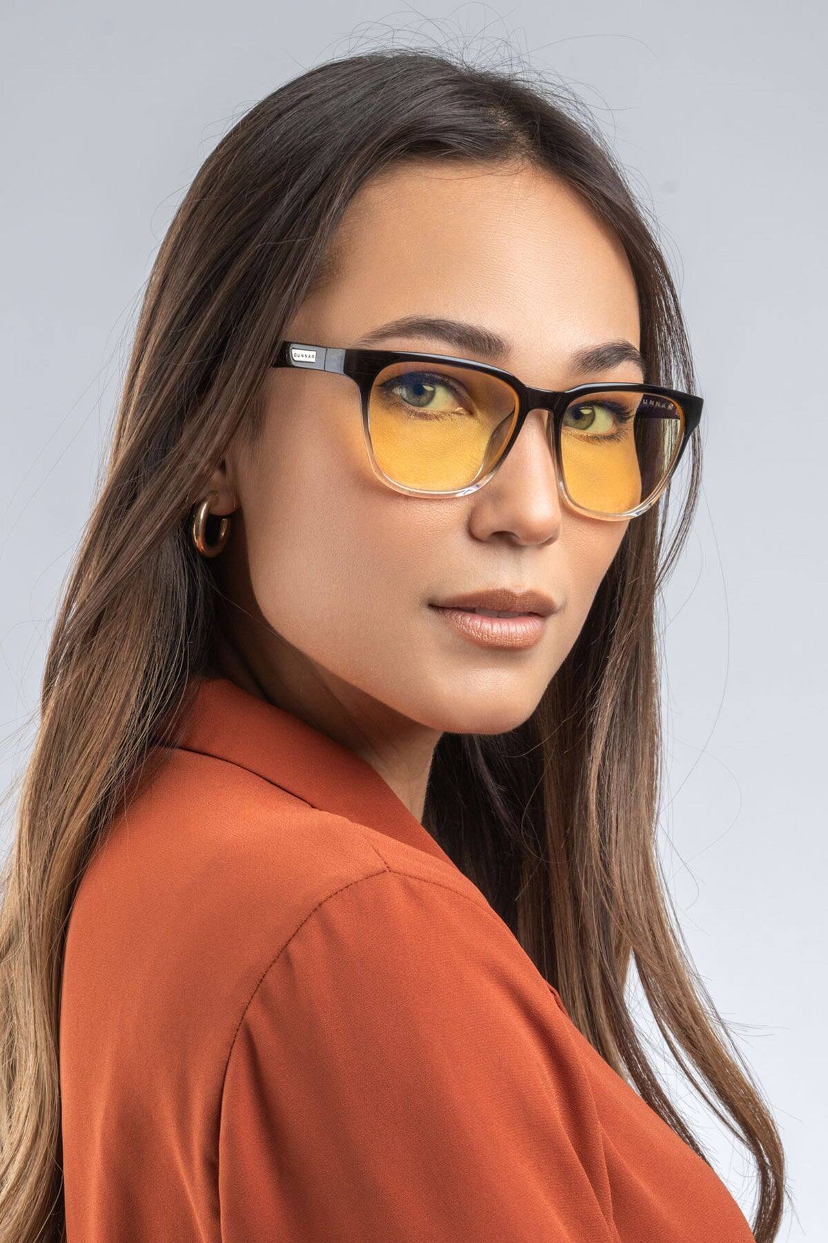 The text on the image reads: "UNA"