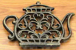BreeBe - Tea Kettle Trivet Cast Iron - Gold