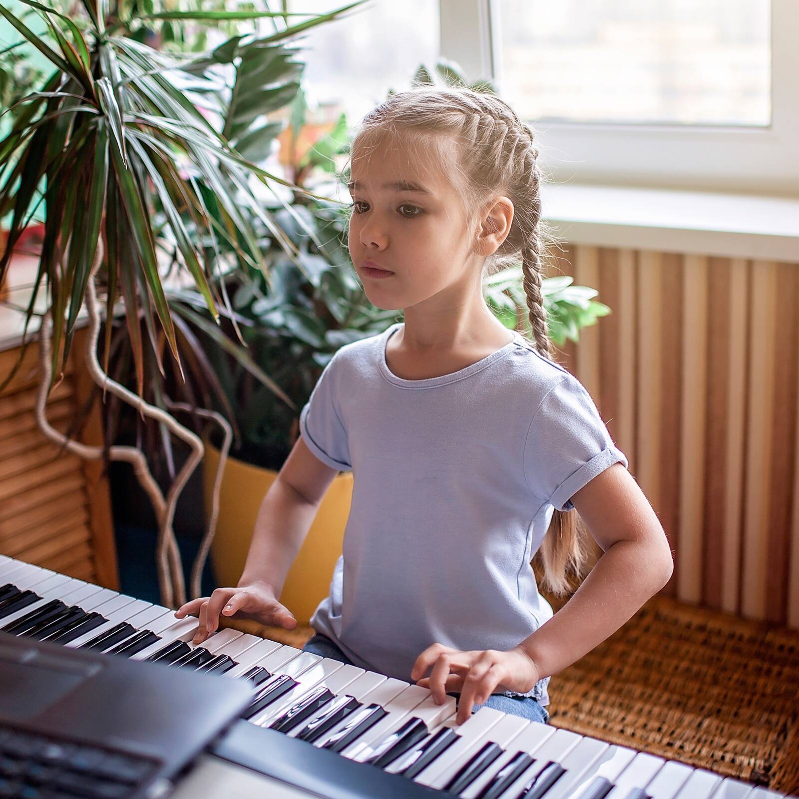 Left. Winado - Electric Digital Piano 88 Keys Full Weighted Hammer Keyboards,3 Pedals.