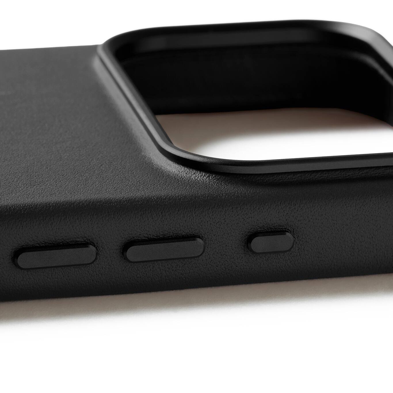 Alt View 1. Mujjo - Mujjo Full Leather Case for iPhone 17 Pro - Black.