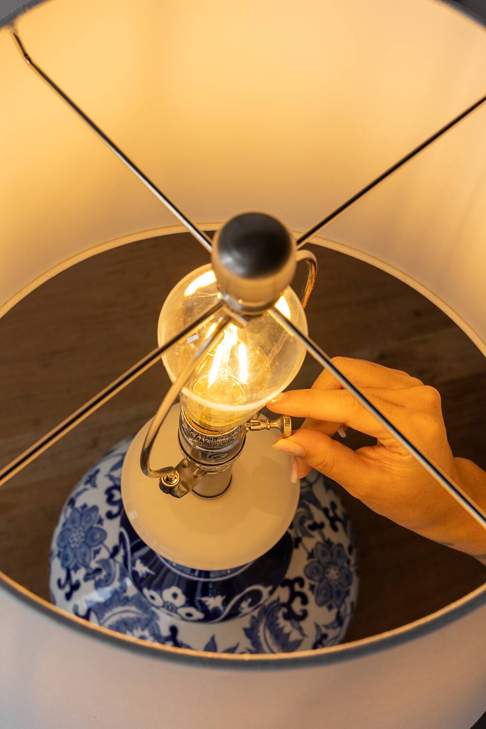 Alt View 2. Dexmalle - Dexmalle-D14x27.6 Round Ceramic Vase Lamp-Blue and White.