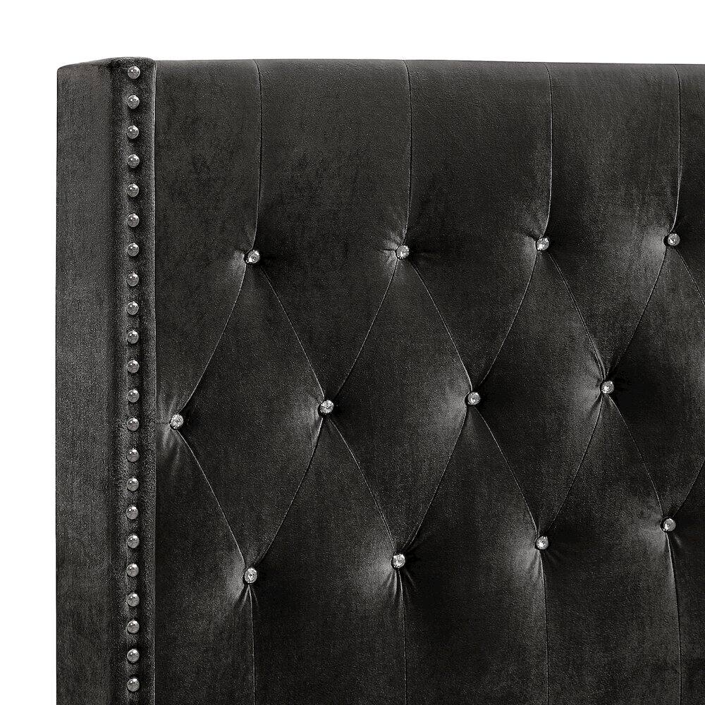 Back. New Classic Furniture - Huxley Wood Queen Bed - Black.