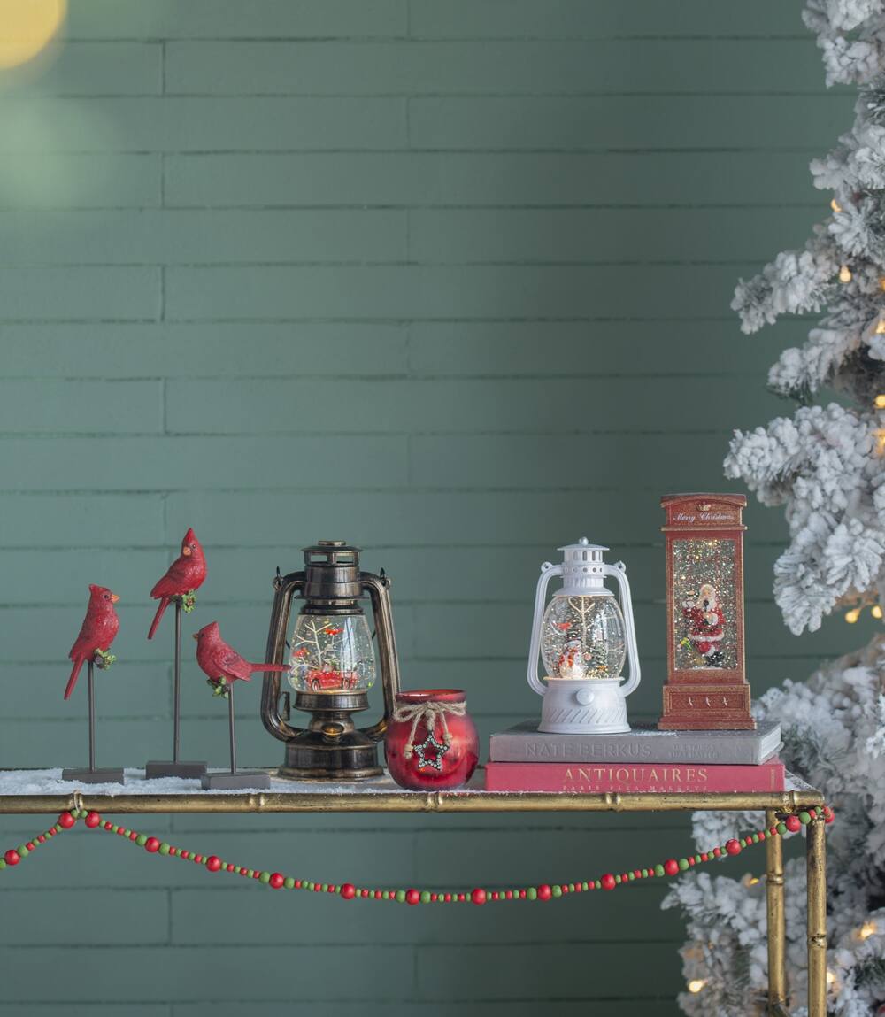 Sure, here is the corrected and grouped text from the image:

- "Nate Berkus"
- "Antiquaires"
- "Merry Christmas"