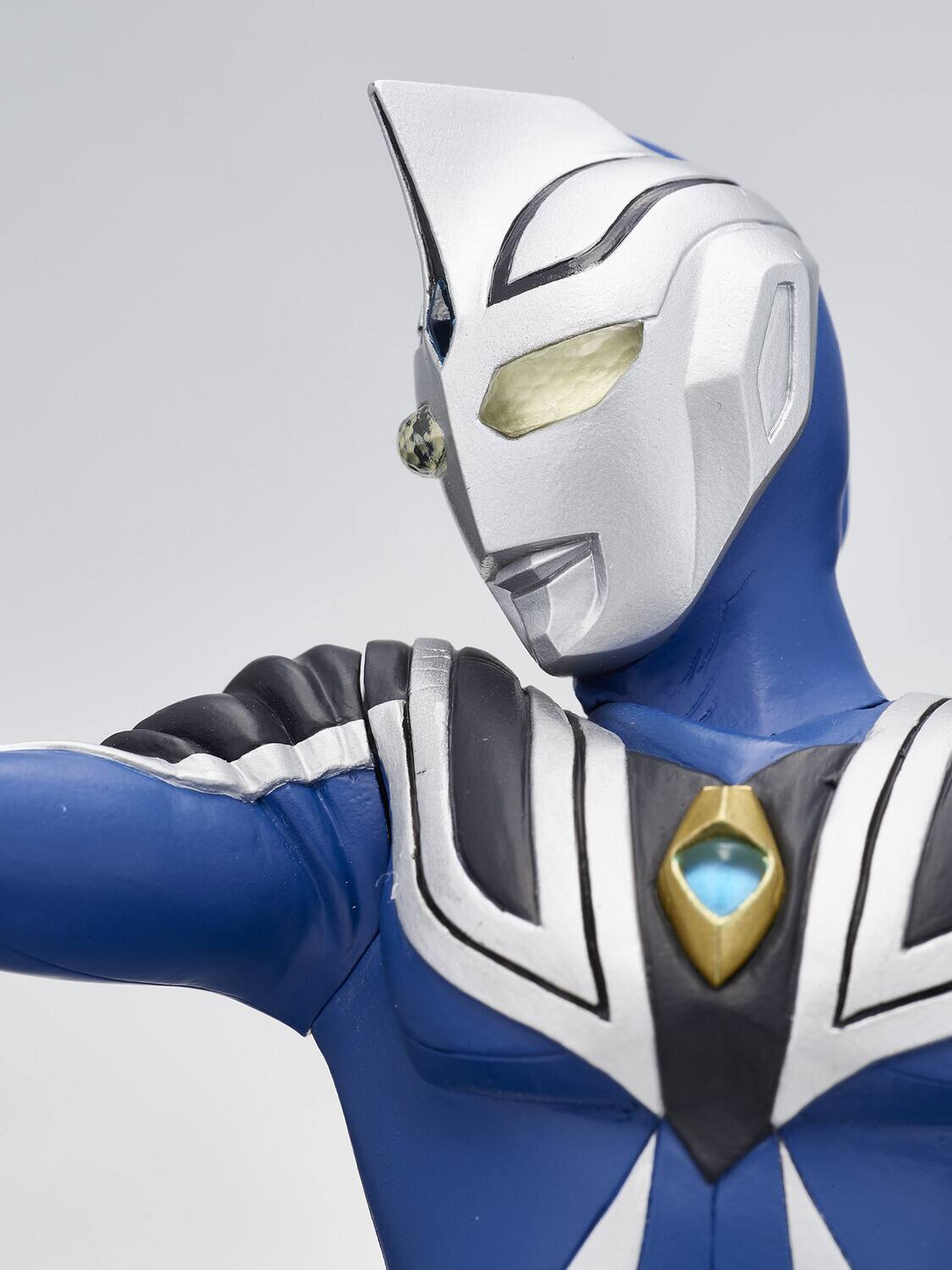 Alt View 4. PopMarket - BanPresto - Ultraman Gaia - Hero's Brave Statue Figure - Ultraman Agul (V1) (Version B)   - Collectibles - Multicolor.