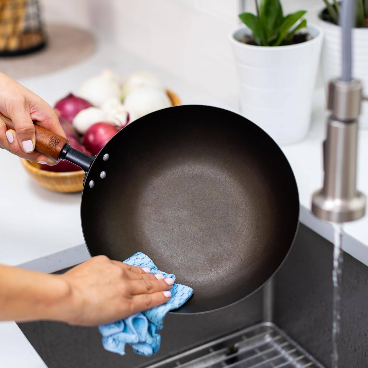 Alt View 6. Escali - Joyce Chen Classic Series 9.5-Inch Carbon Steel Preseasoned Stir Fry Pan - Black.