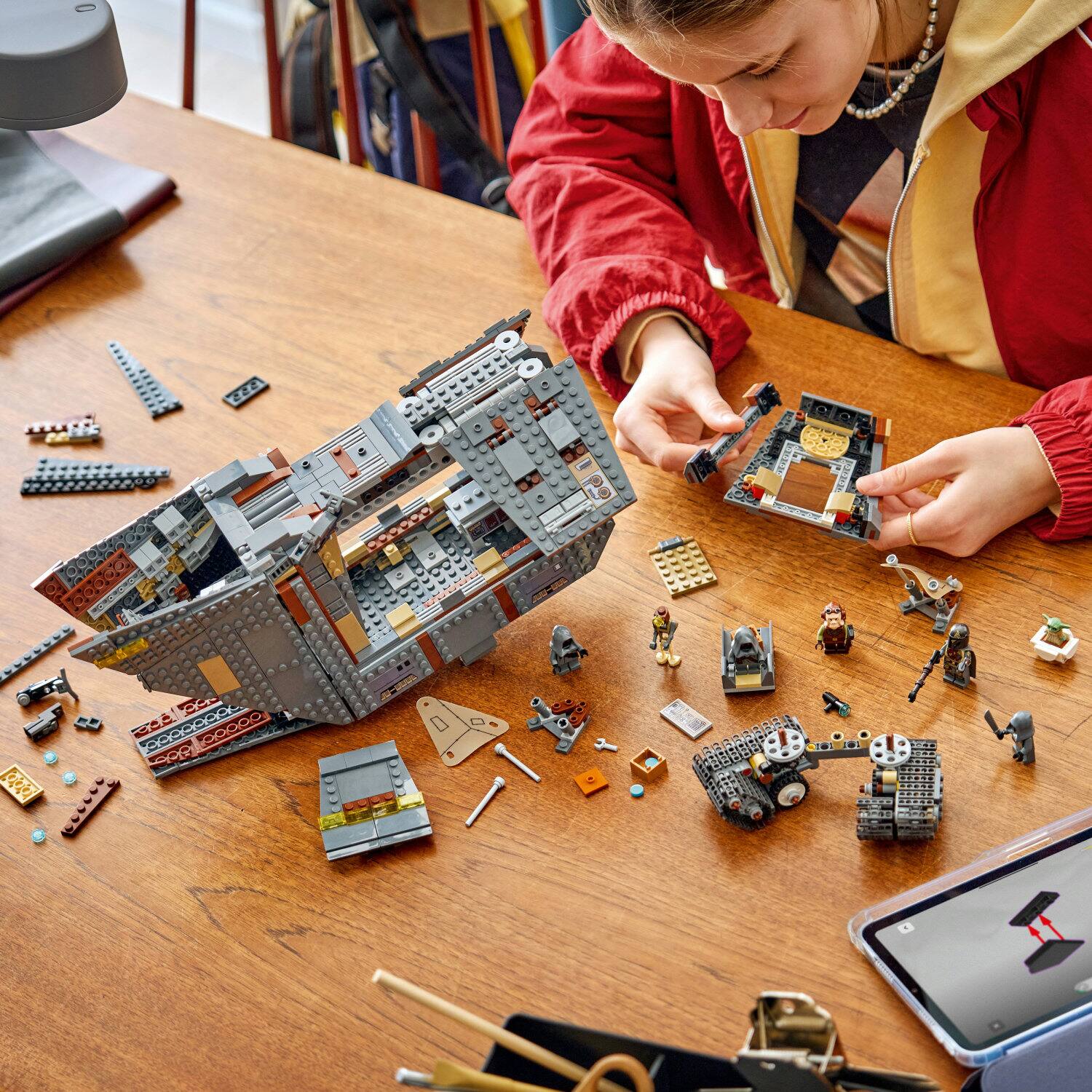 Alt View 12. LEGO - Star Wars Offworld Sandcrawler and Mudhorn 75453.