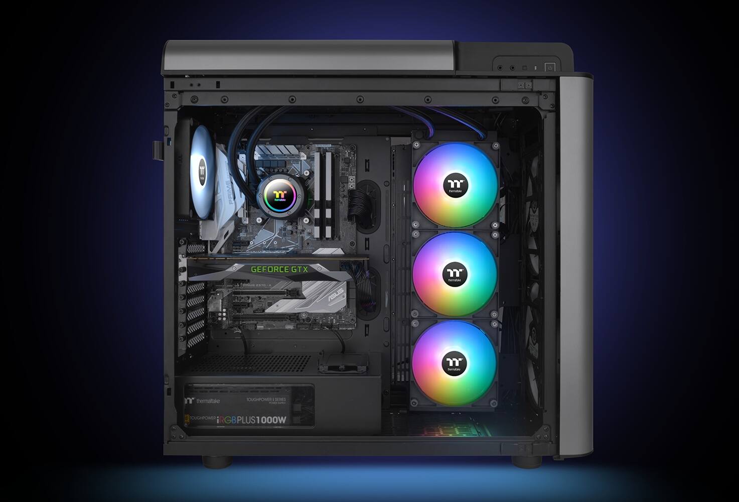 The text on the image reads: "3 W PRIME C   nemutas X O I i  GEFORCE GTX ... ASUS  neratake 2 C a  Tema I thermaltake TOUGHOWER SEINS OUGHPOWER i RGBPLUS1 000W."